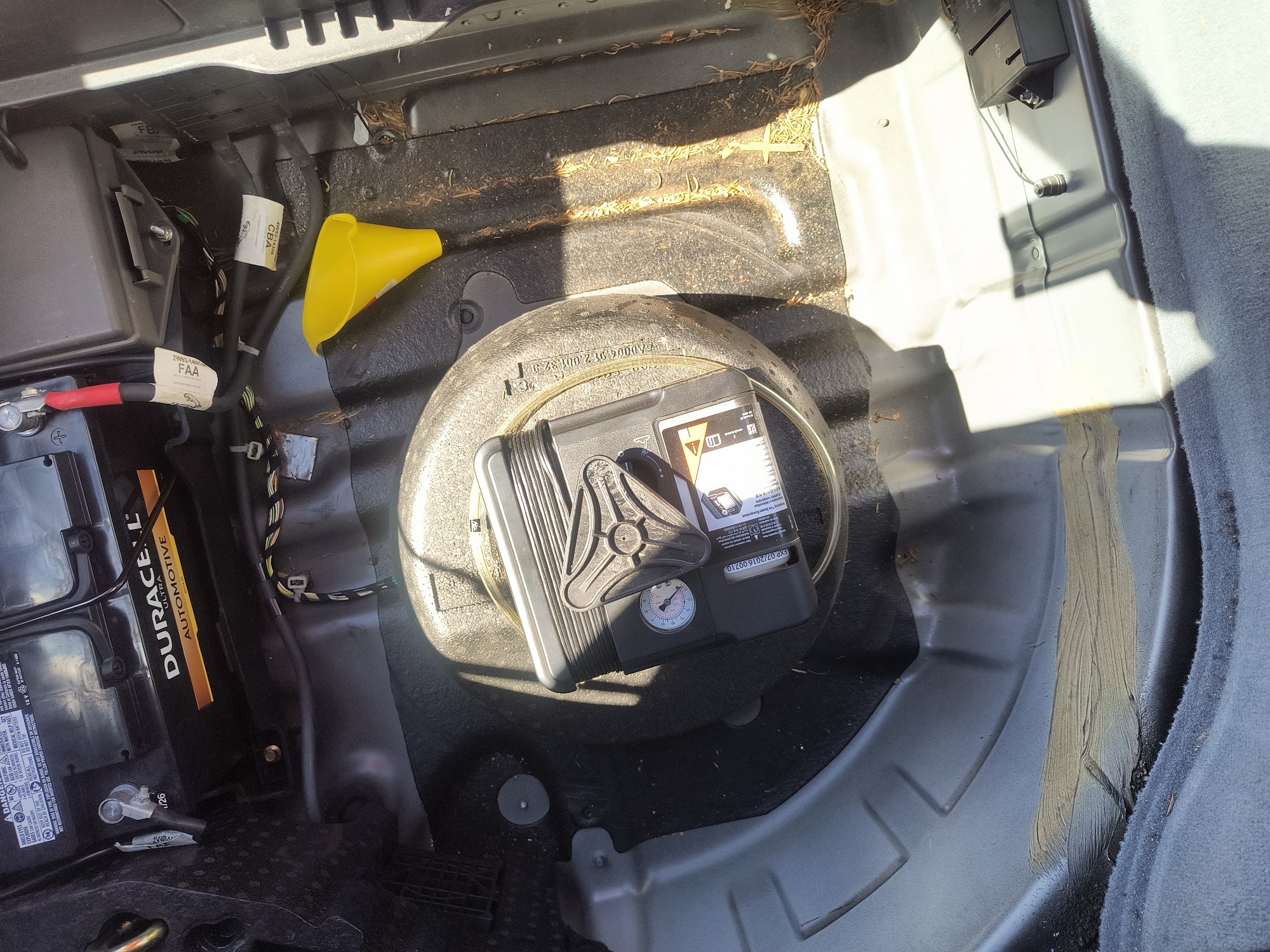 2005 jaguar xj-series xj8l with 123017 miles for sale near elk-river, minnesota 106564_27_spare_tire.jpg