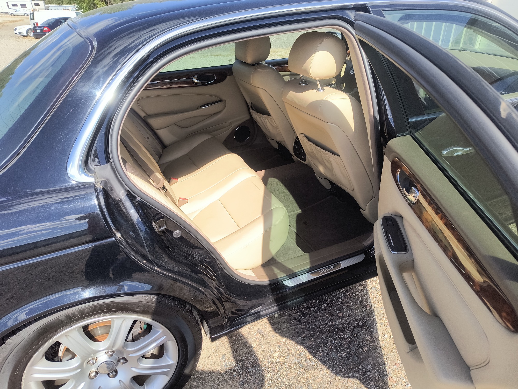 2005 jaguar xj-series xj8l with 123017 miles for sale near elk-river, minnesota 106564_28_pass_rear_seat.jpg