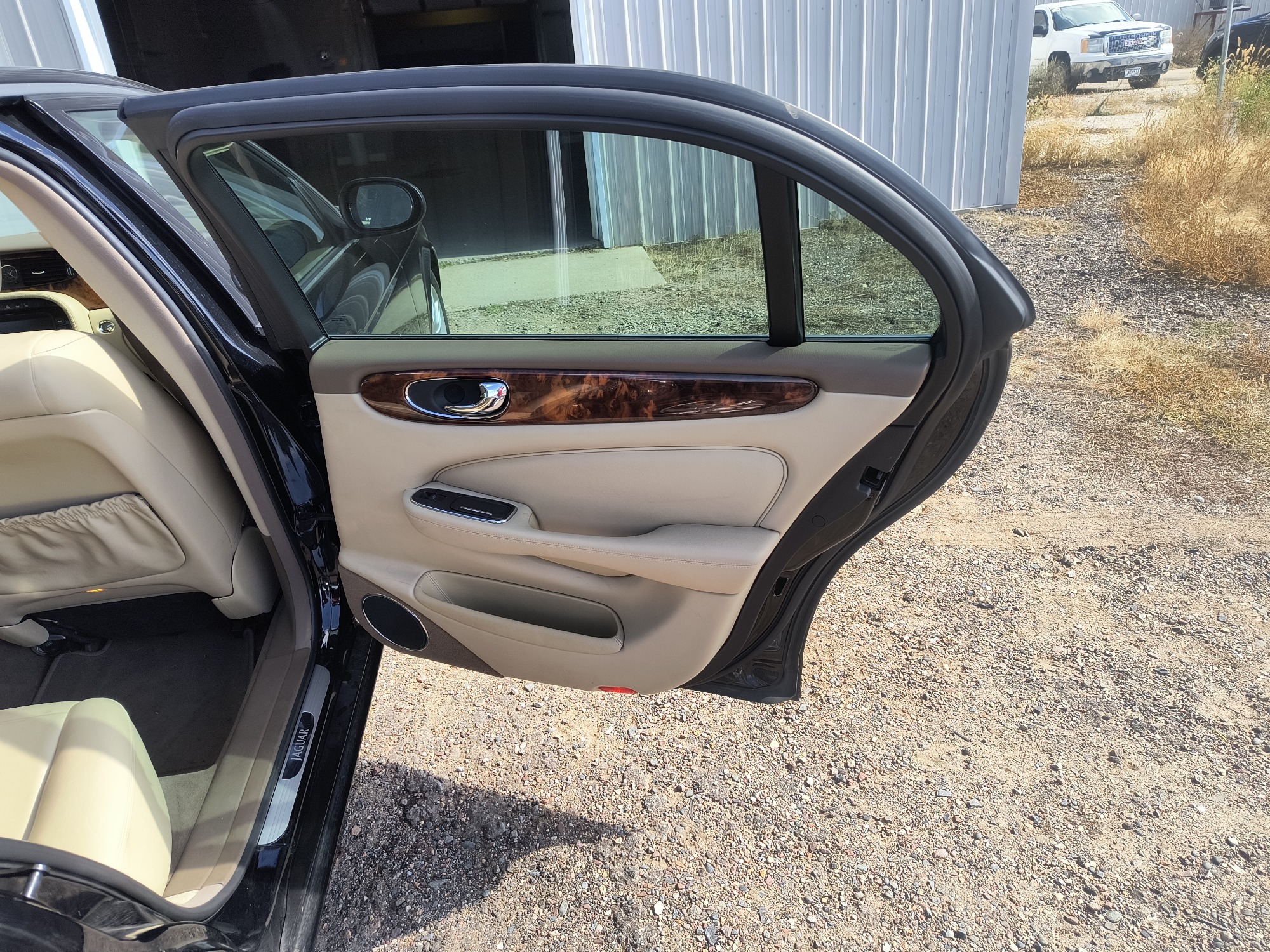 2005 jaguar xj-series xj8l with 123017 miles for sale near elk-river, minnesota 106564_30_pass_rear_door_panel.jpg