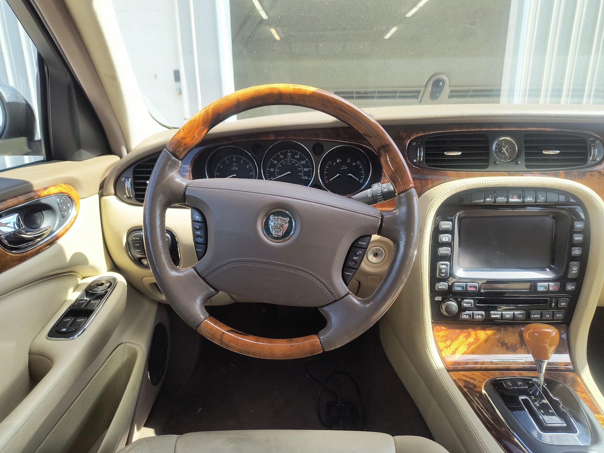 2005 jaguar xj-series xj8l with 123017 miles for sale near elk-river, minnesota 106564_33_dash_from_driver.jpg