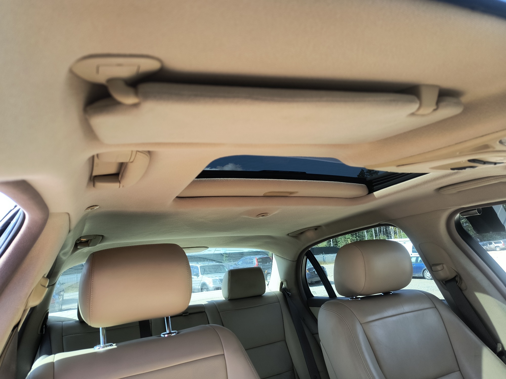 2005 jaguar xj-series xj8l with 123017 miles for sale near elk-river, minnesota 106564_35_headliner_sunroof.jpg