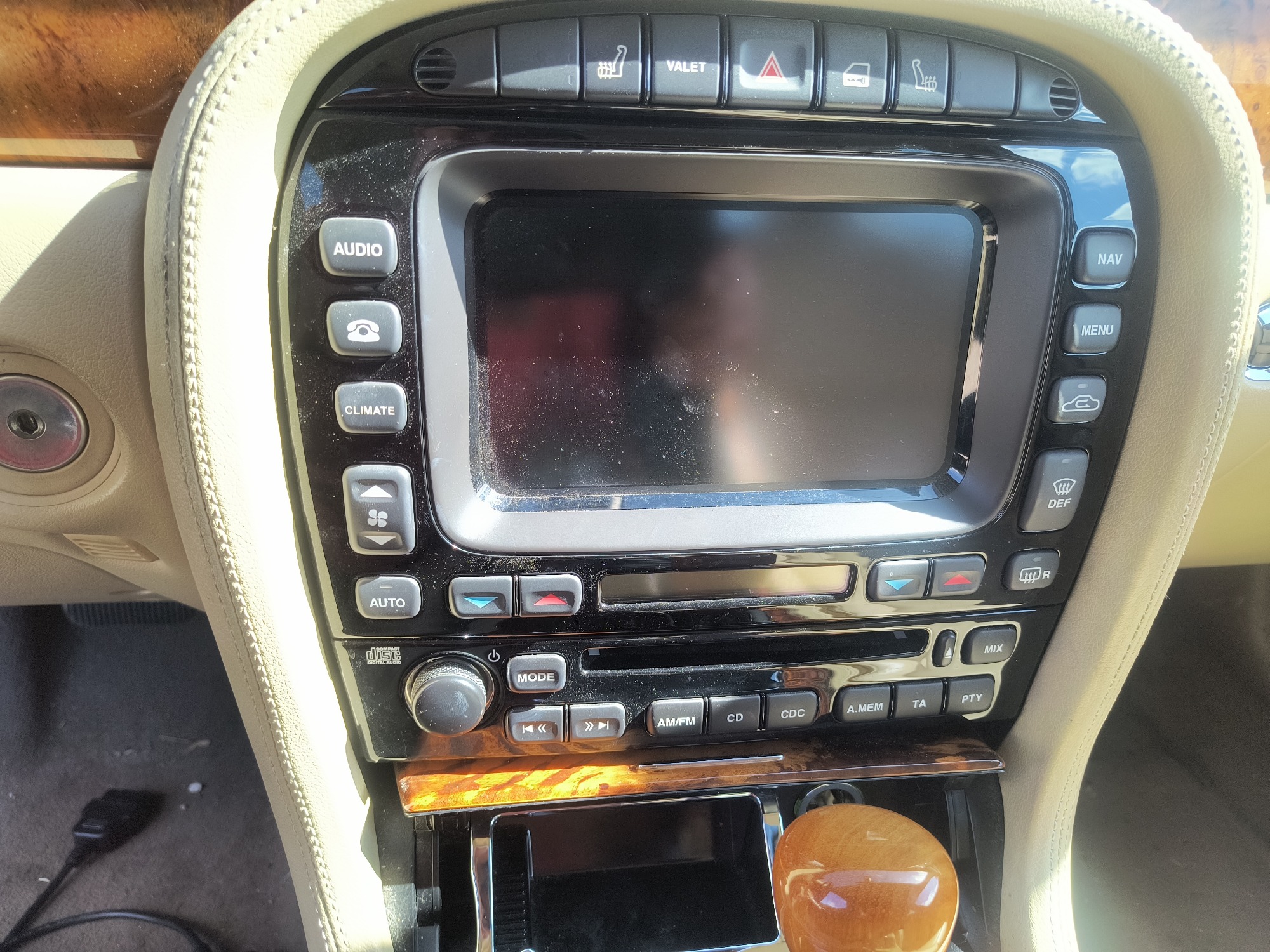 2005 jaguar xj-series xj8l with 123017 miles for sale near elk-river, minnesota 106564_40_climate_control.jpg