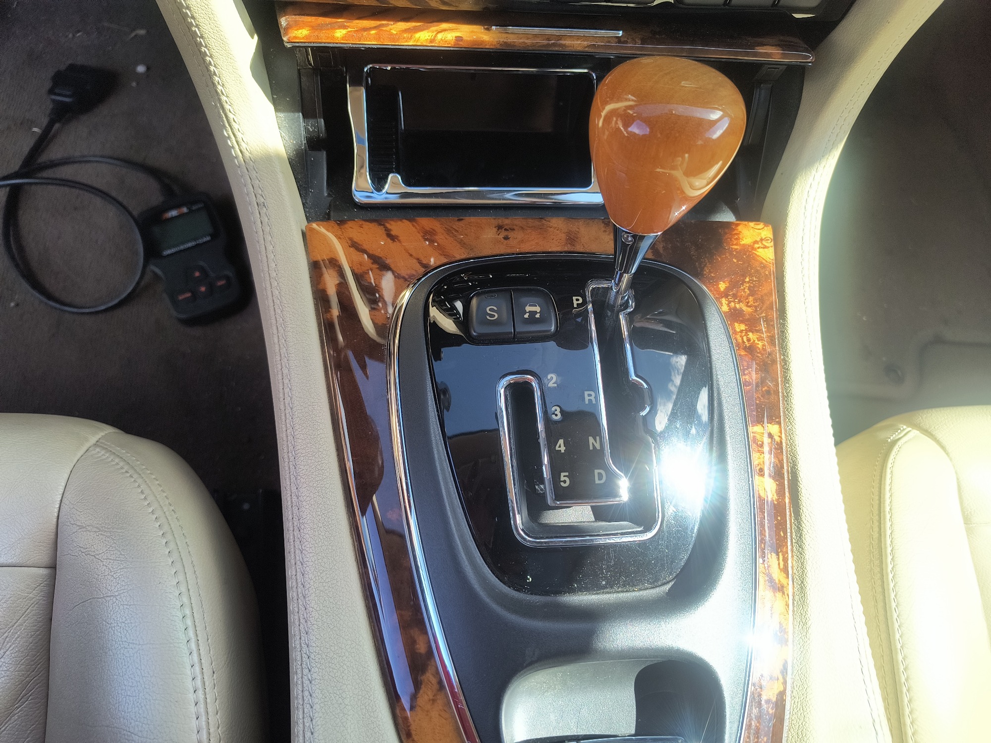 2005 jaguar xj-series xj8l with 123017 miles for sale near elk-river, minnesota 106564_41_shifter.jpg