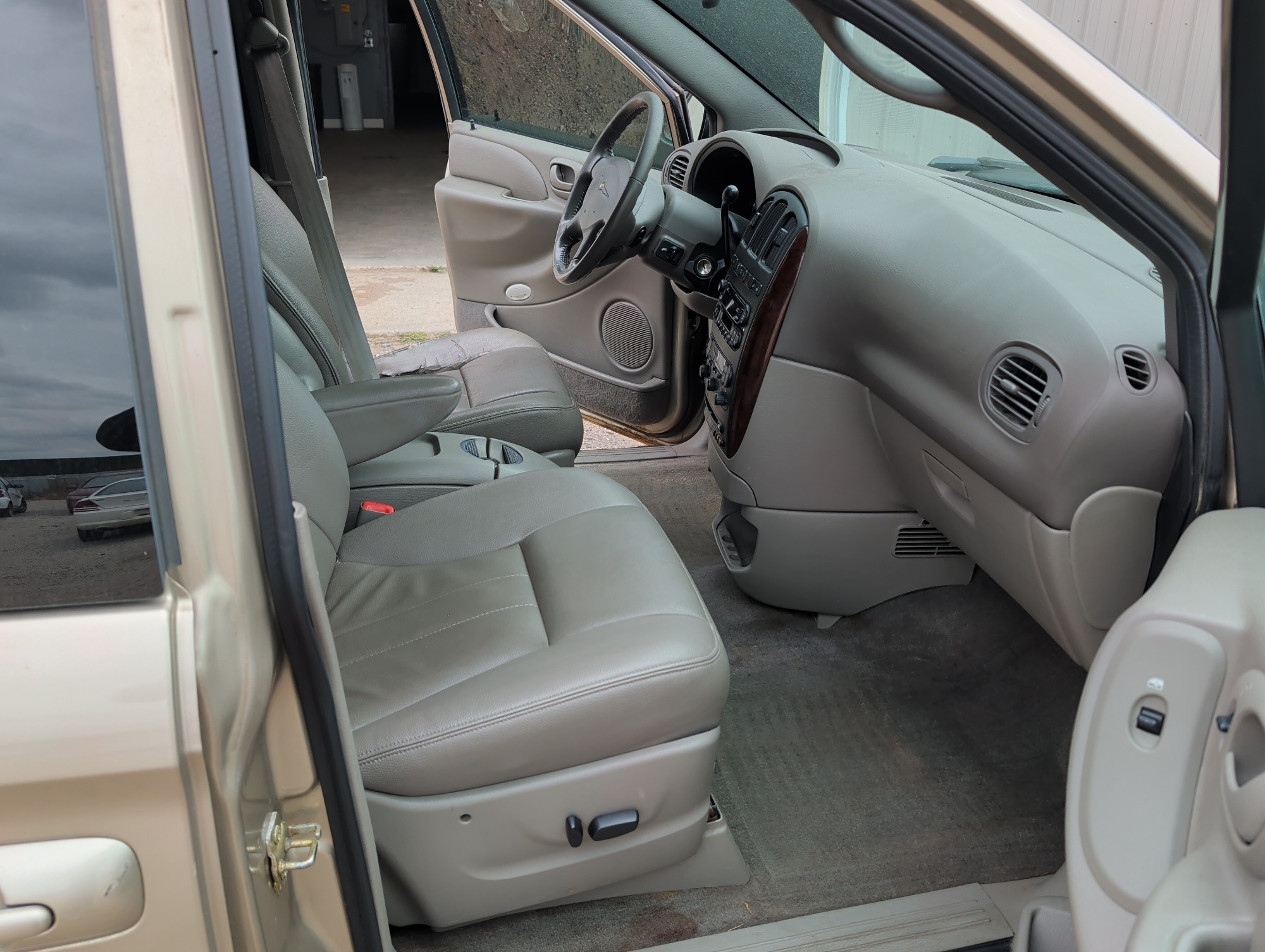 2003 chrysler town-and-country with 184015 miles for sale near elk-river, minnesota 106565_31_passenger_seat.jpg
