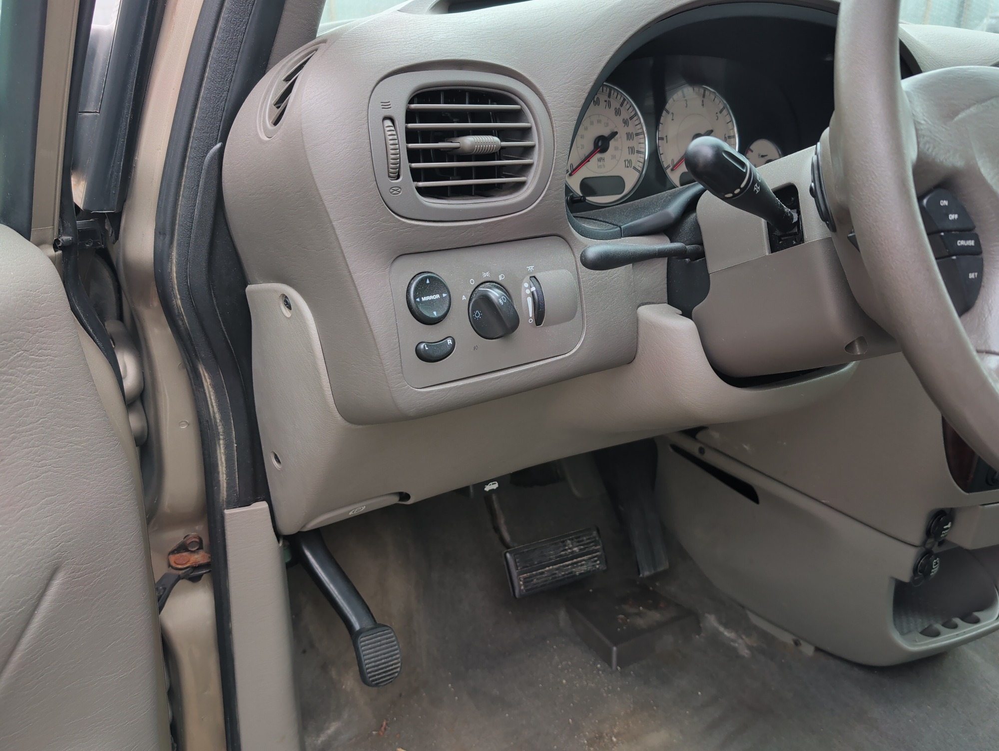 2003 chrysler town-and-country with 184015 miles for sale near elk-river, minnesota 106565_37_left_of_steering_wheel.jpg