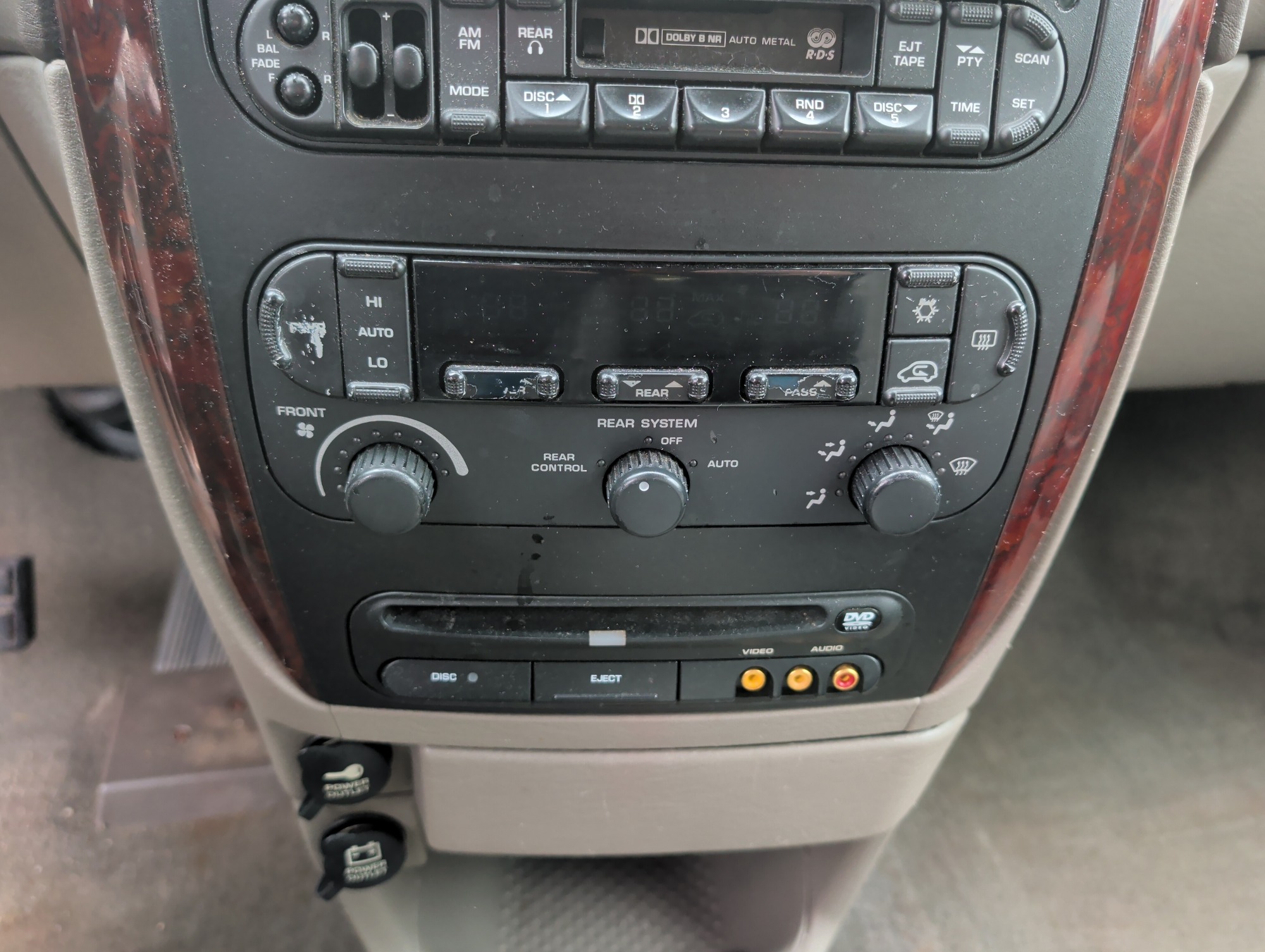 2003 chrysler town-and-country with 184015 miles for sale near elk-river, minnesota 106565_40_climate_control.jpg