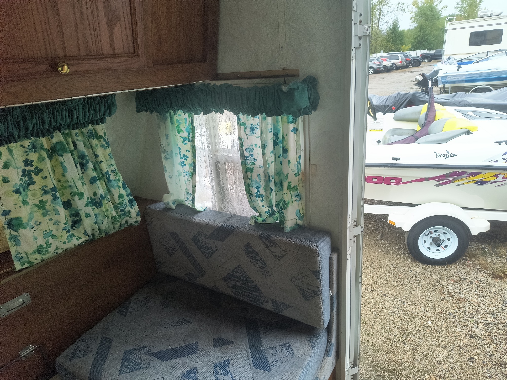 1998 aerolite travel-trailer - for sale near Elk River, Minnesota 106566_24_drv_rear_seat.jpg