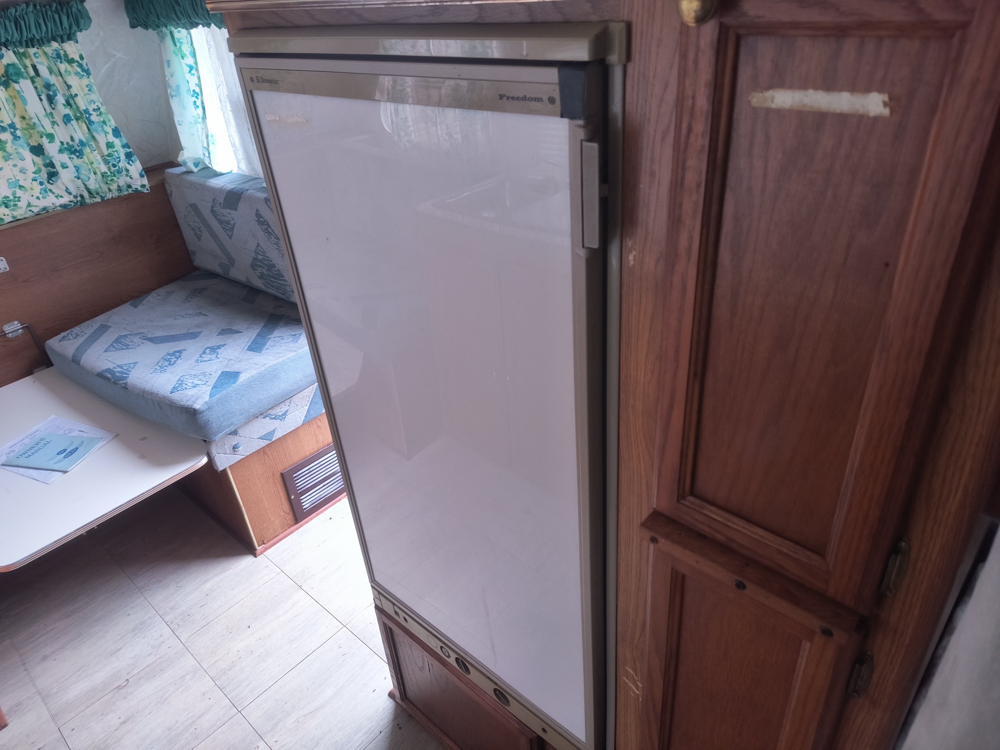 1998 aerolite travel-trailer - for sale near Elk River, Minnesota 106566_37_left_of_steering_wheel.jpg