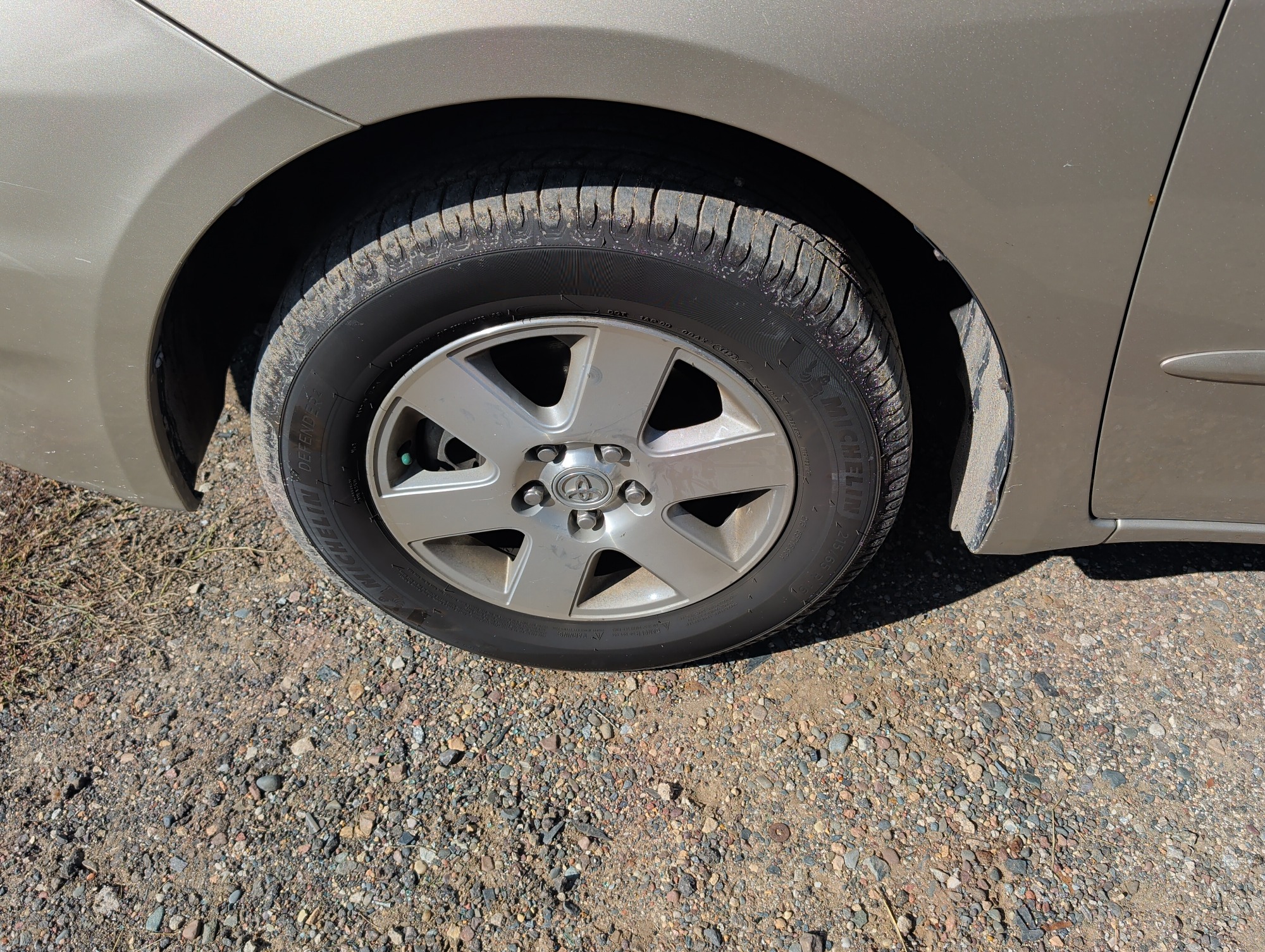 2006 toyota sienna le-7-passenger with 274406 miles for sale near elk-river, minnesota 106567_12_drv_front_wheel.jpg