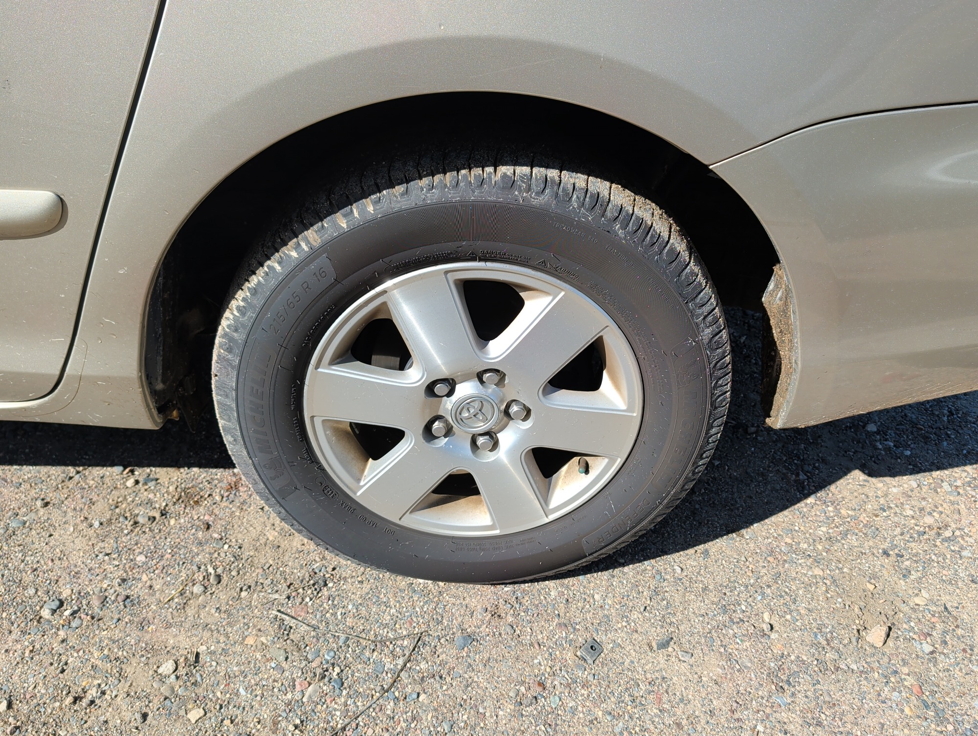 2006 toyota sienna le-7-passenger with 274406 miles for sale near elk-river, minnesota 106567_13_rear_drv_wheel.jpg