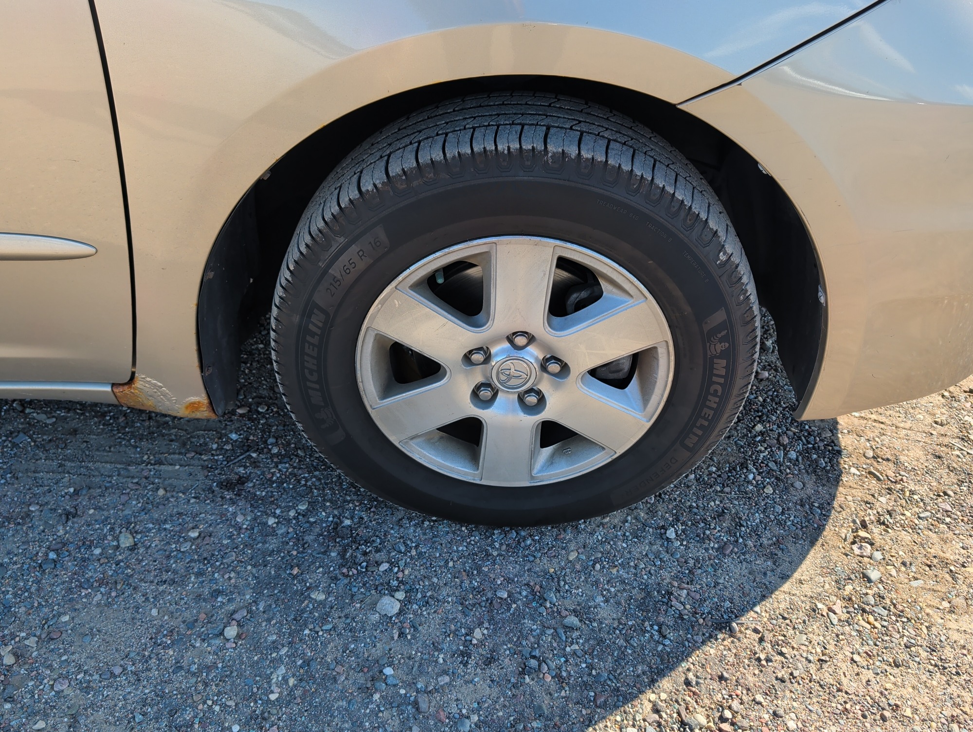 2006 toyota sienna le-7-passenger with 274406 miles for sale near elk-river, minnesota 106567_15_front_pass_wheel.jpg