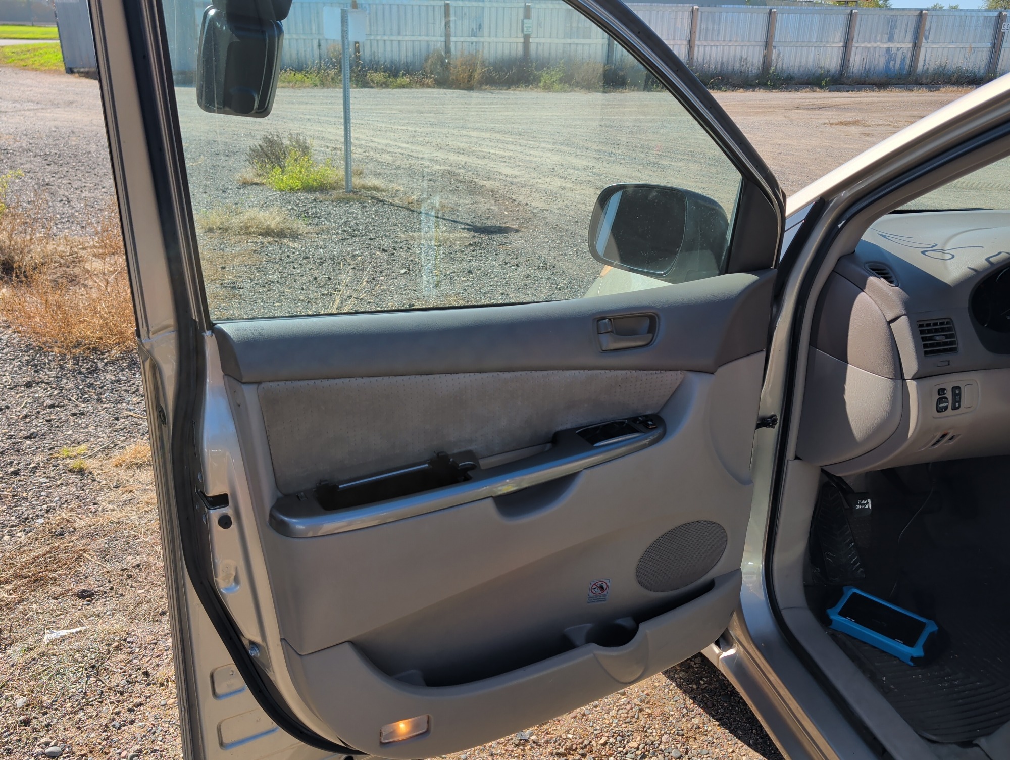 2006 toyota sienna le-7-passenger with 274406 miles for sale near elk-river, minnesota 106567_23_driver_door_panel.jpg