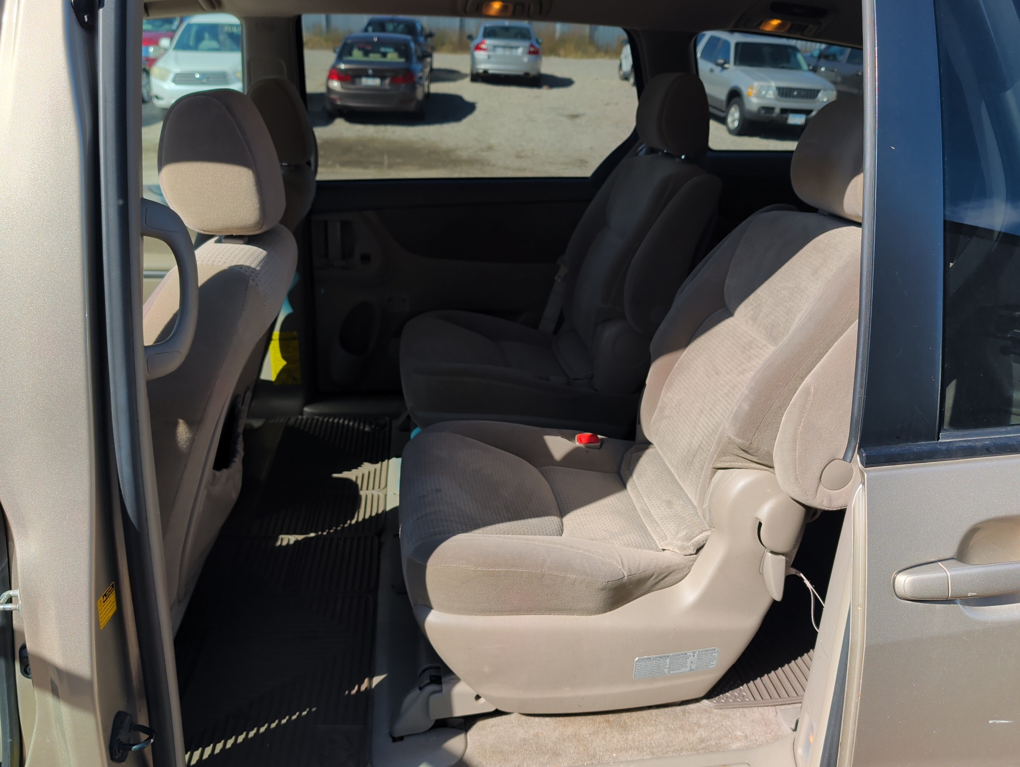 2006 toyota sienna le-7-passenger with 274406 miles for sale near elk-river, minnesota 106567_24_drv_rear_seat.jpg
