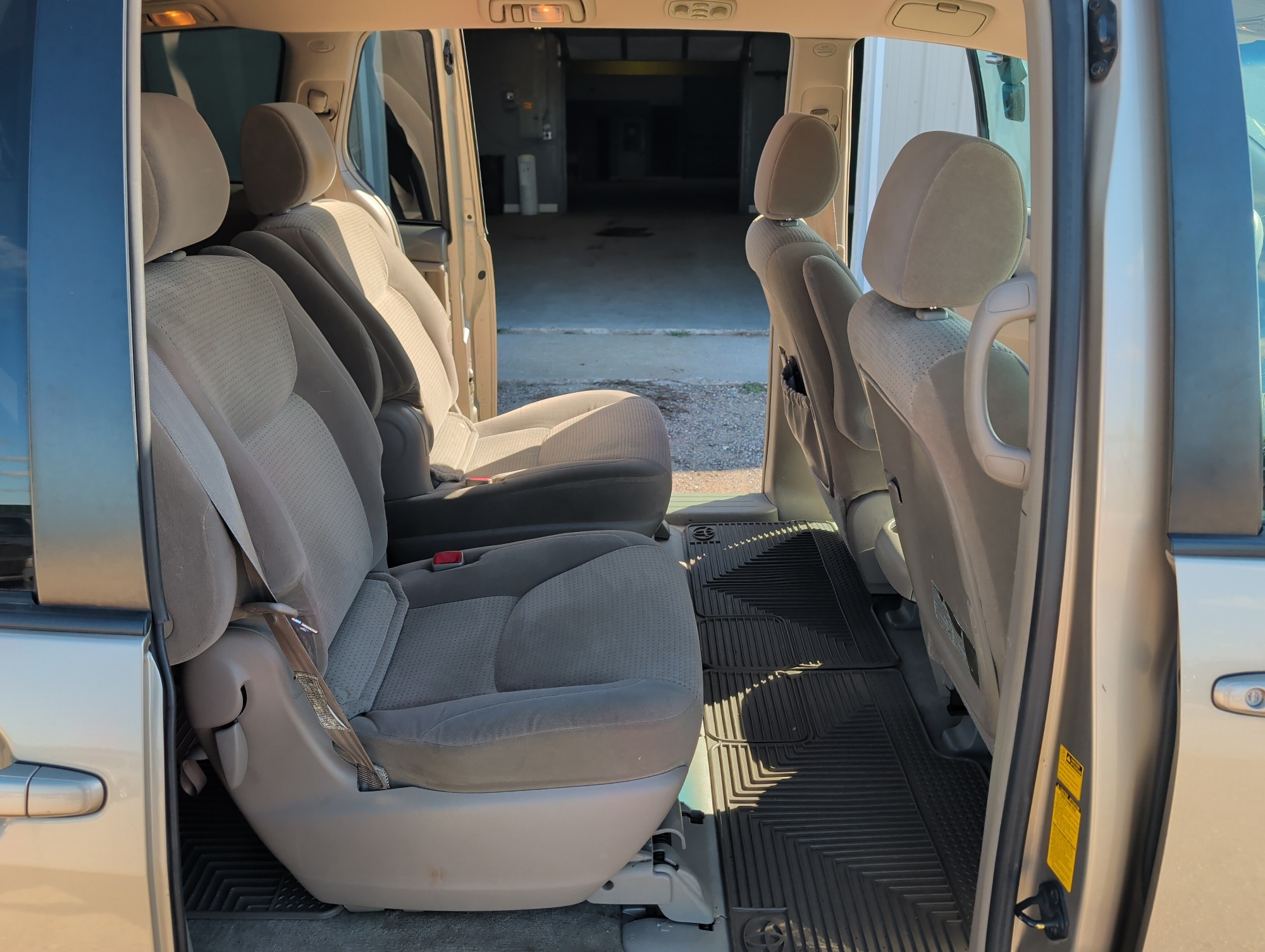 2006 toyota sienna le-7-passenger with 274406 miles for sale near elk-river, minnesota 106567_28_pass_rear_seat.jpg