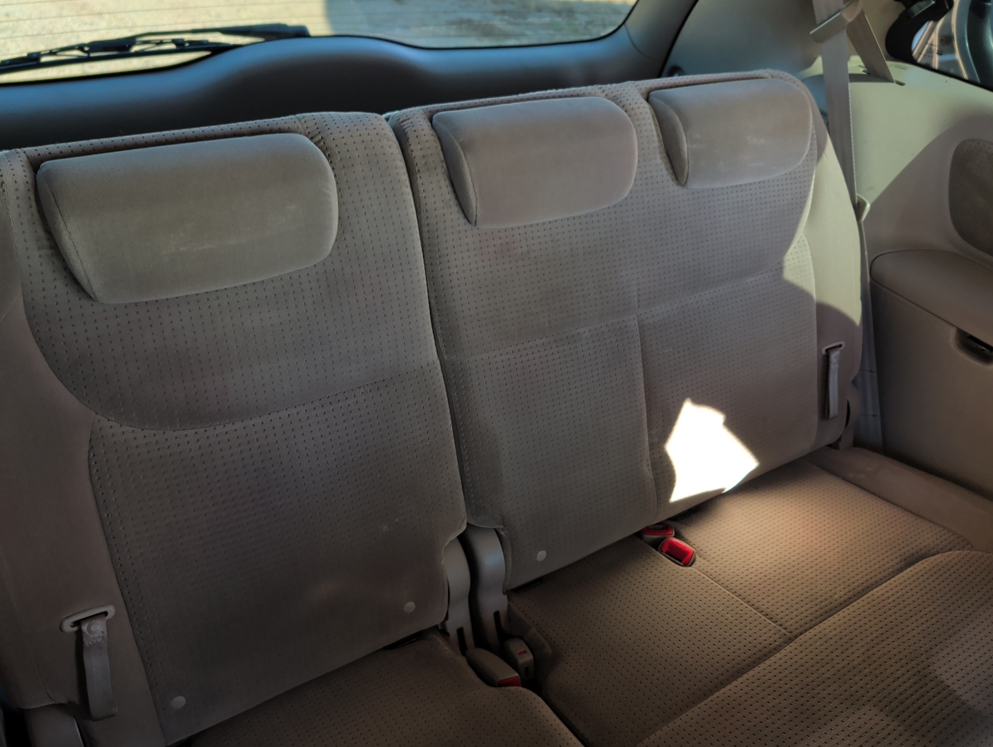 2006 toyota sienna le-7-passenger with 274406 miles for sale near elk-river, minnesota 106567_29_third_row_seat.jpg