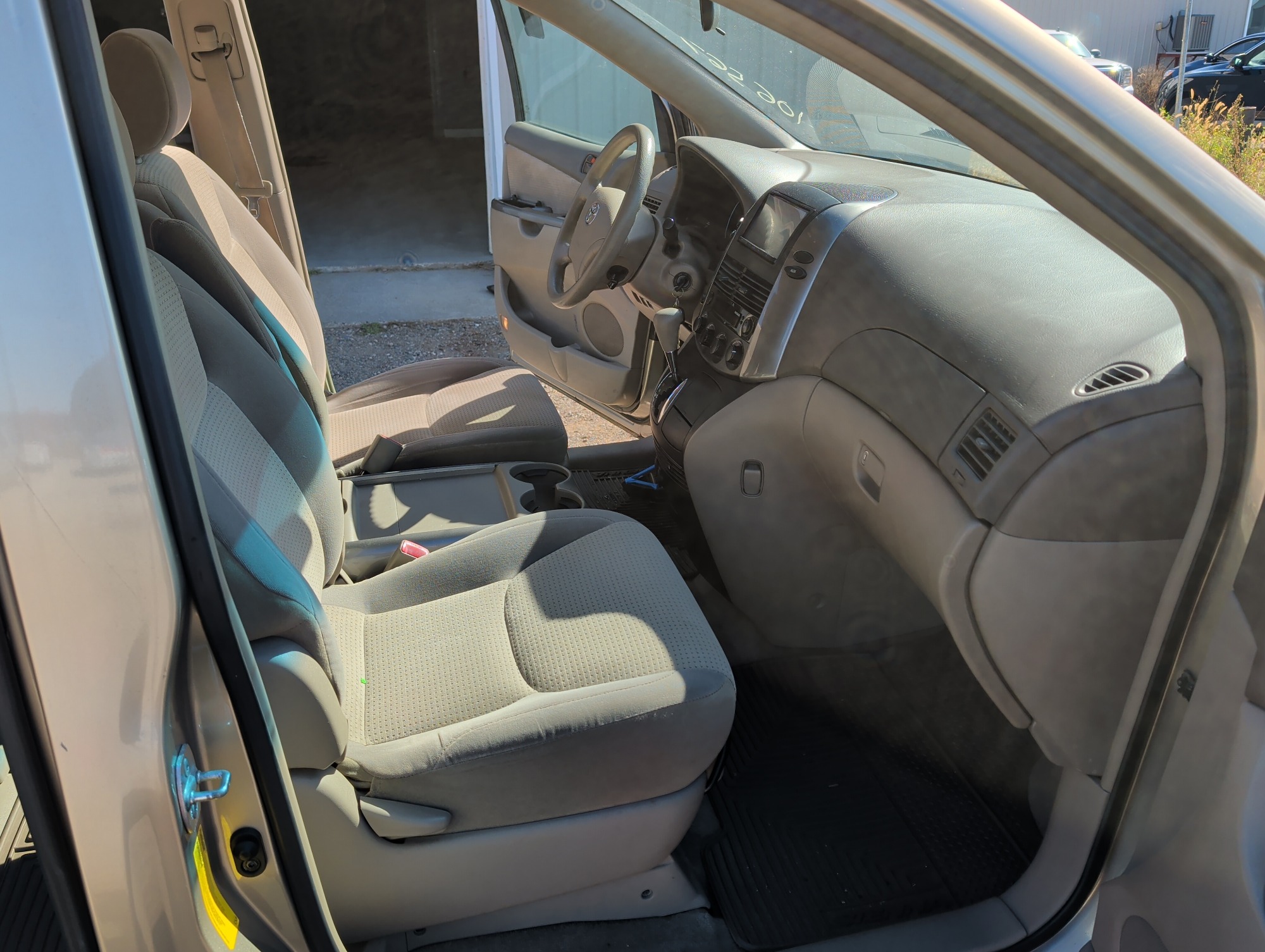 2006 toyota sienna le-7-passenger with 274406 miles for sale near elk-river, minnesota 106567_31_passenger_seat.jpg