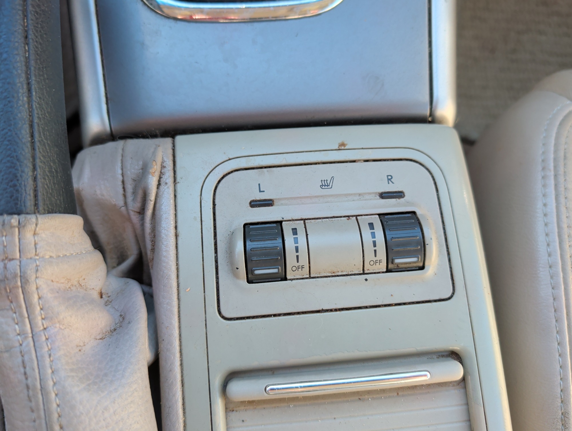 2008 subaru outback 2.5i with 185699 miles for sale near elk-river, minnesota 106569_42_heated_seat_switches.jpg