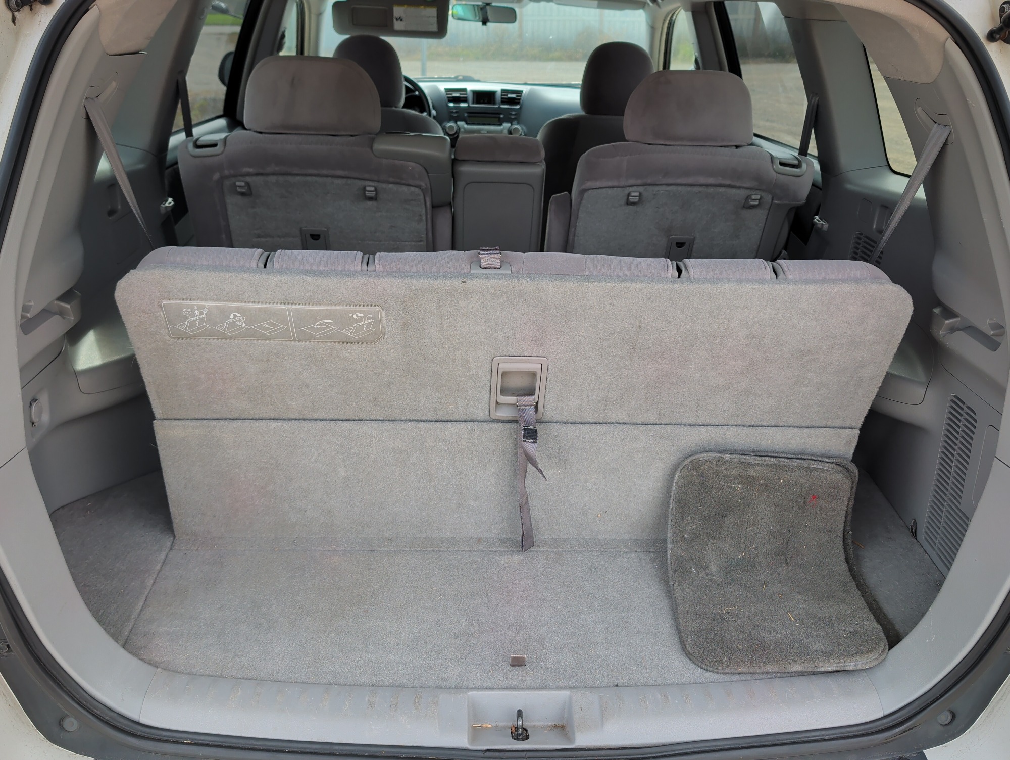 2008 toyota highlander base-4wd with 296754 miles for sale near elk-river, minnesota 106570_26_trunk.jpg