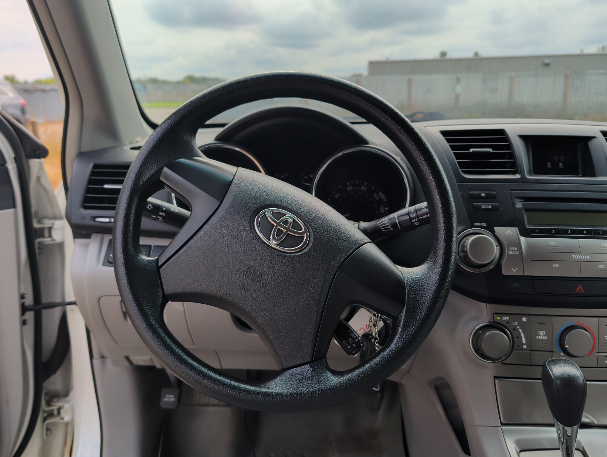 2008 toyota highlander base-4wd with 296754 miles for sale near elk-river, minnesota 106570_33_dash_from_driver.jpg