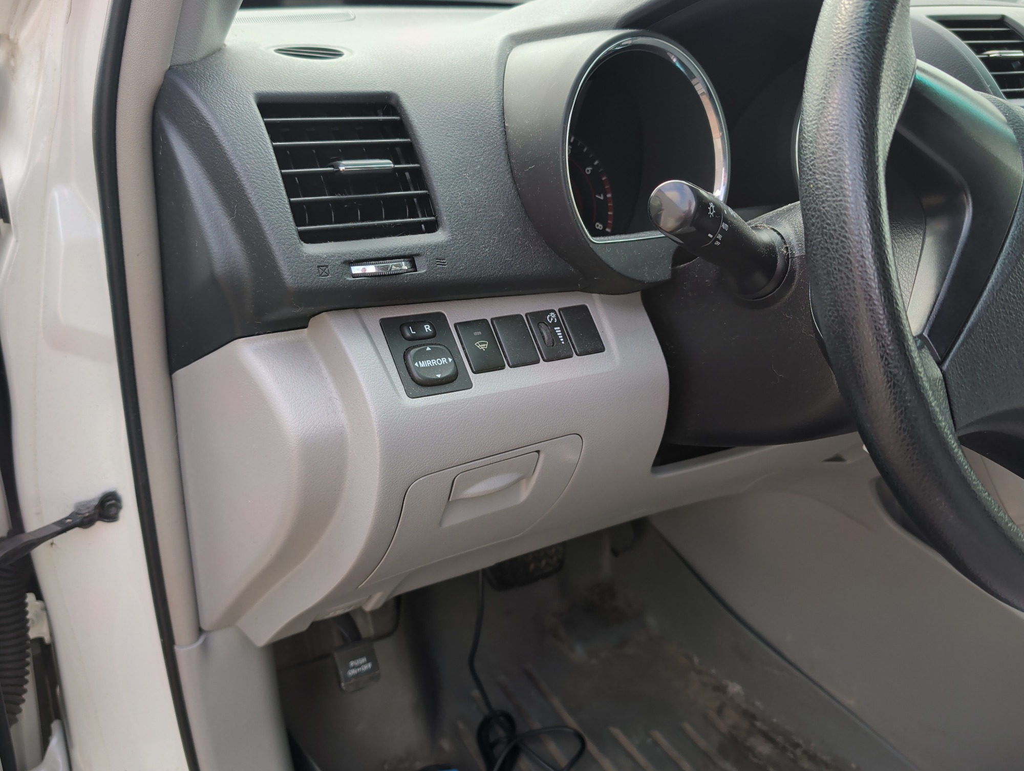 2008 toyota highlander base-4wd with 296754 miles for sale near elk-river, minnesota 106570_37_left_of_steering_wheel.jpg