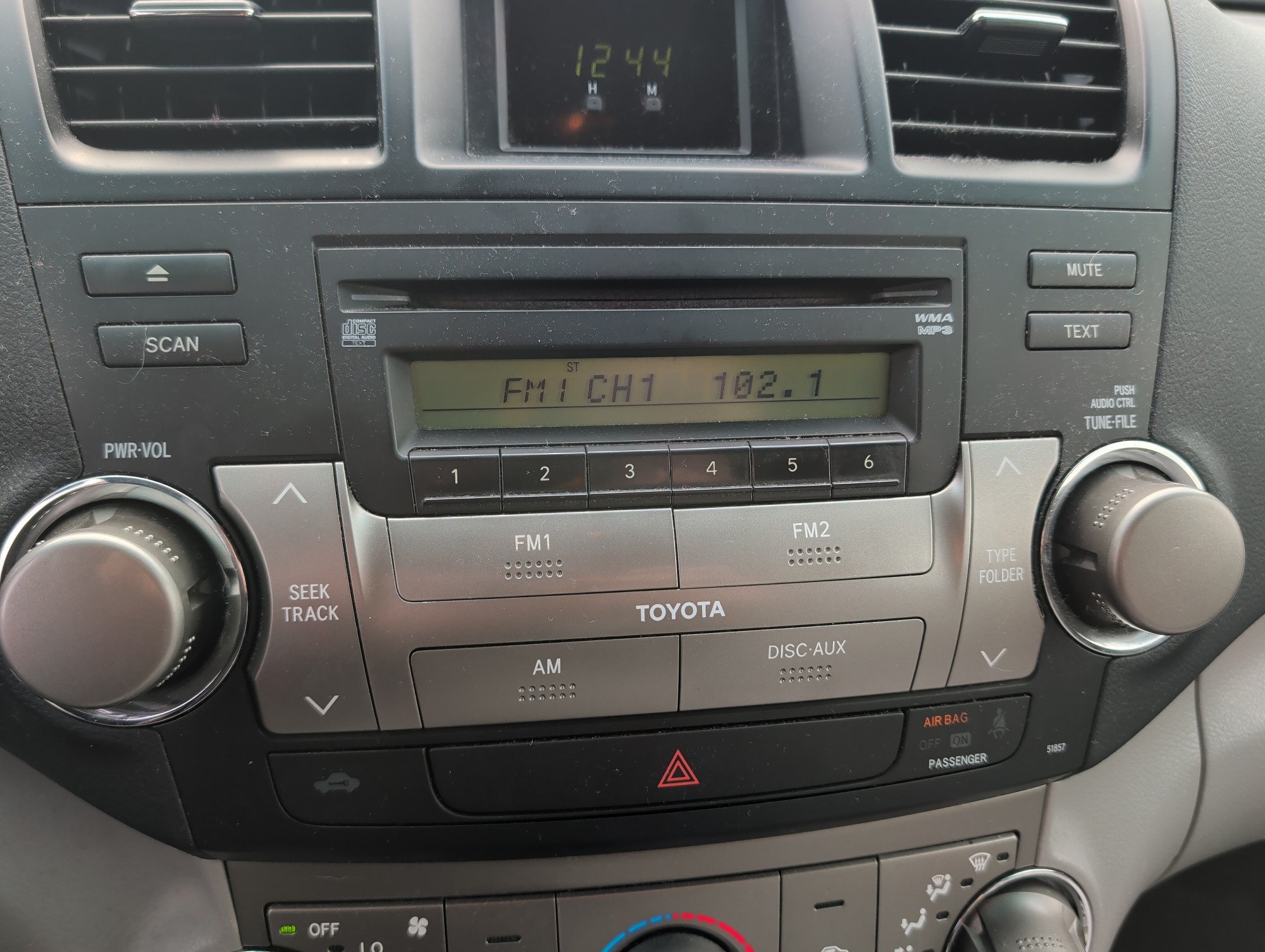 2008 toyota highlander base-4wd with 296754 miles for sale near elk-river, minnesota 106570_39_radio_closeup.jpg