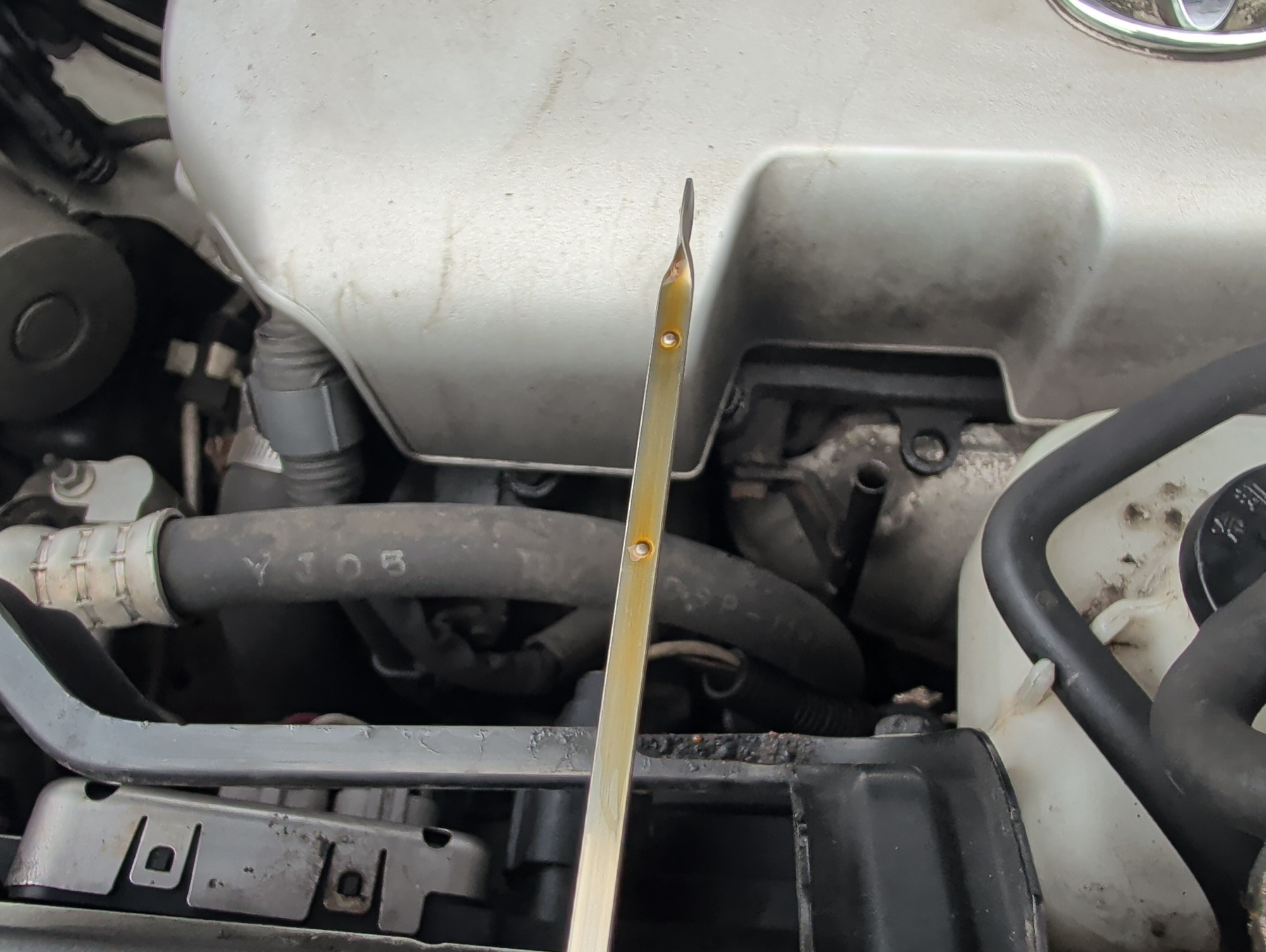 2008 toyota highlander base-4wd with 296754 miles for sale near elk-river, minnesota 106570_50_oil_dipstick.jpg