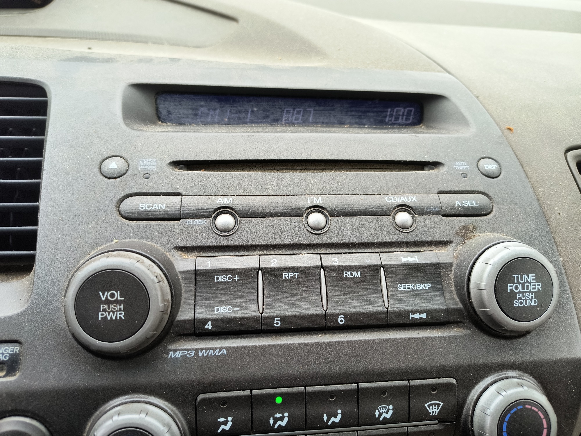 2006 honda civic lx-sedan-at with 229409 miles for sale near Elk River, Minnesota 106574_39_radio_closeup.jpg