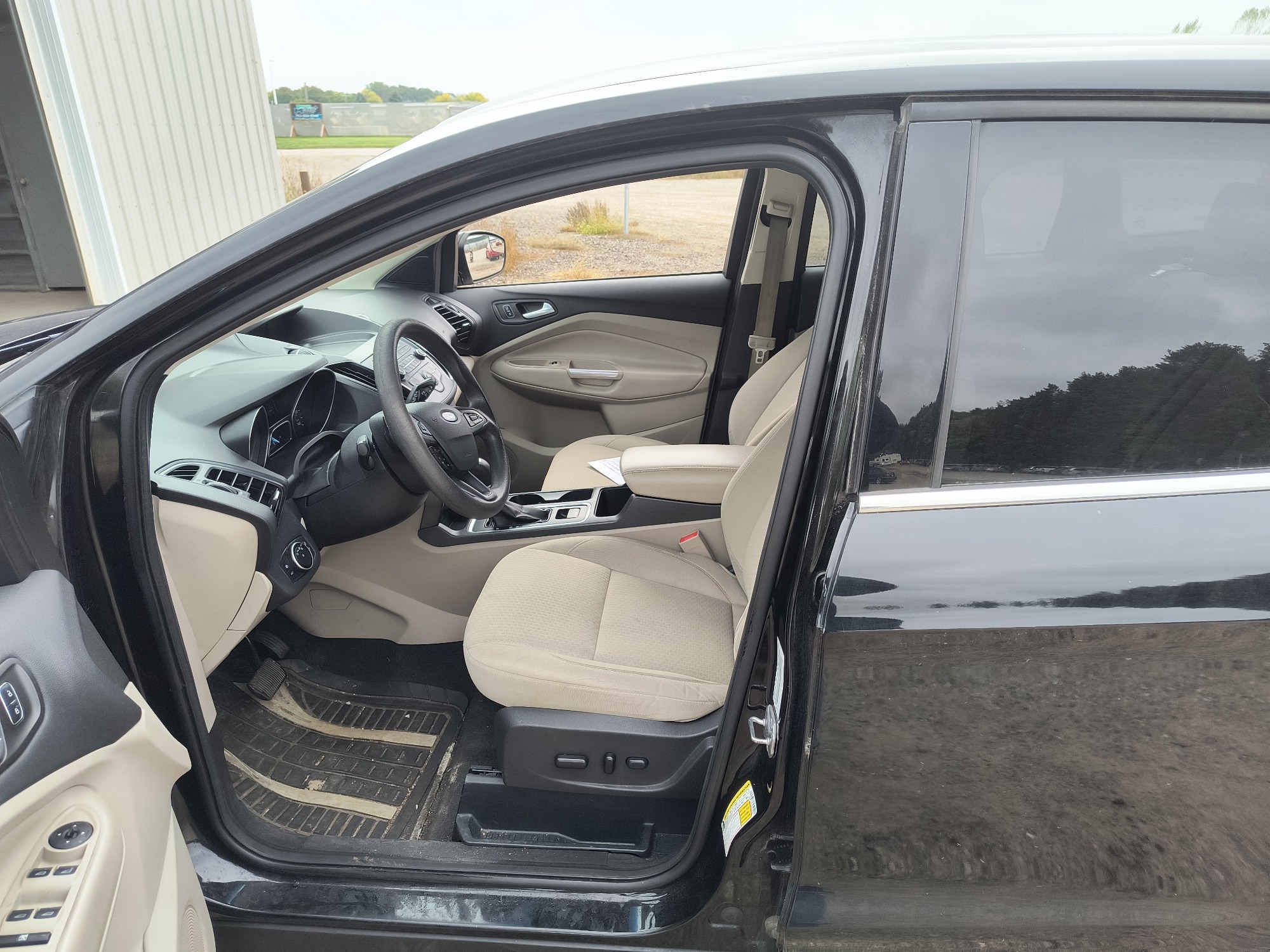 2017 ford escape se-4wd with 175150 miles for sale near Elk River, Minnesota 106576_22_driver_seat.jpg