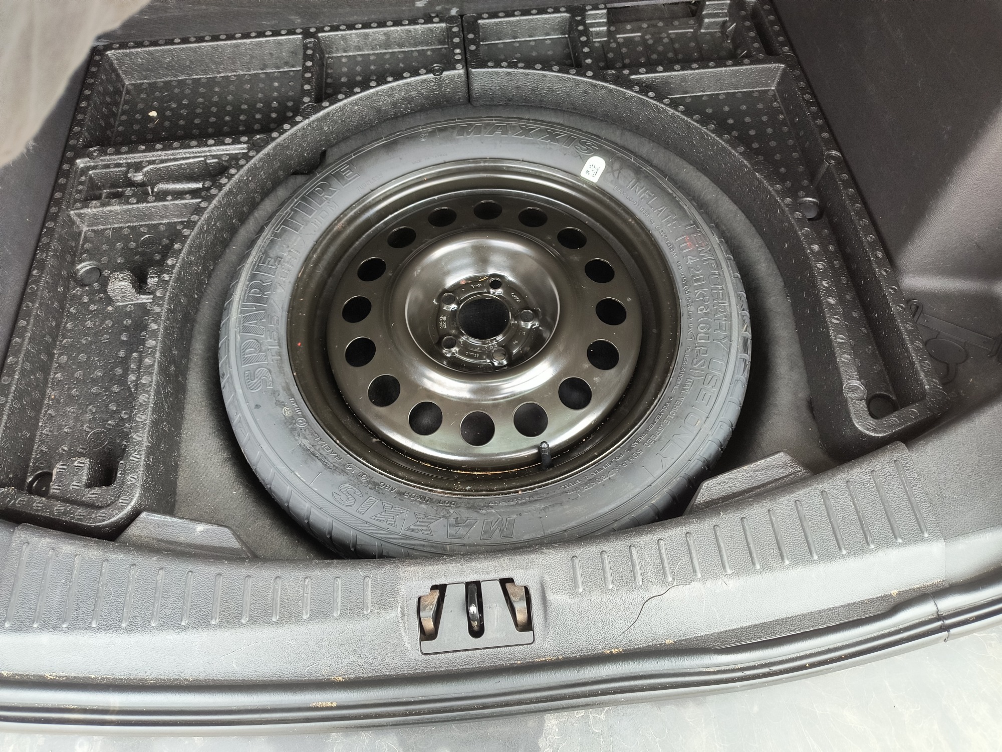 2017 ford escape se-4wd with 175150 miles for sale near Elk River, Minnesota 106576_27_spare_tire.jpg