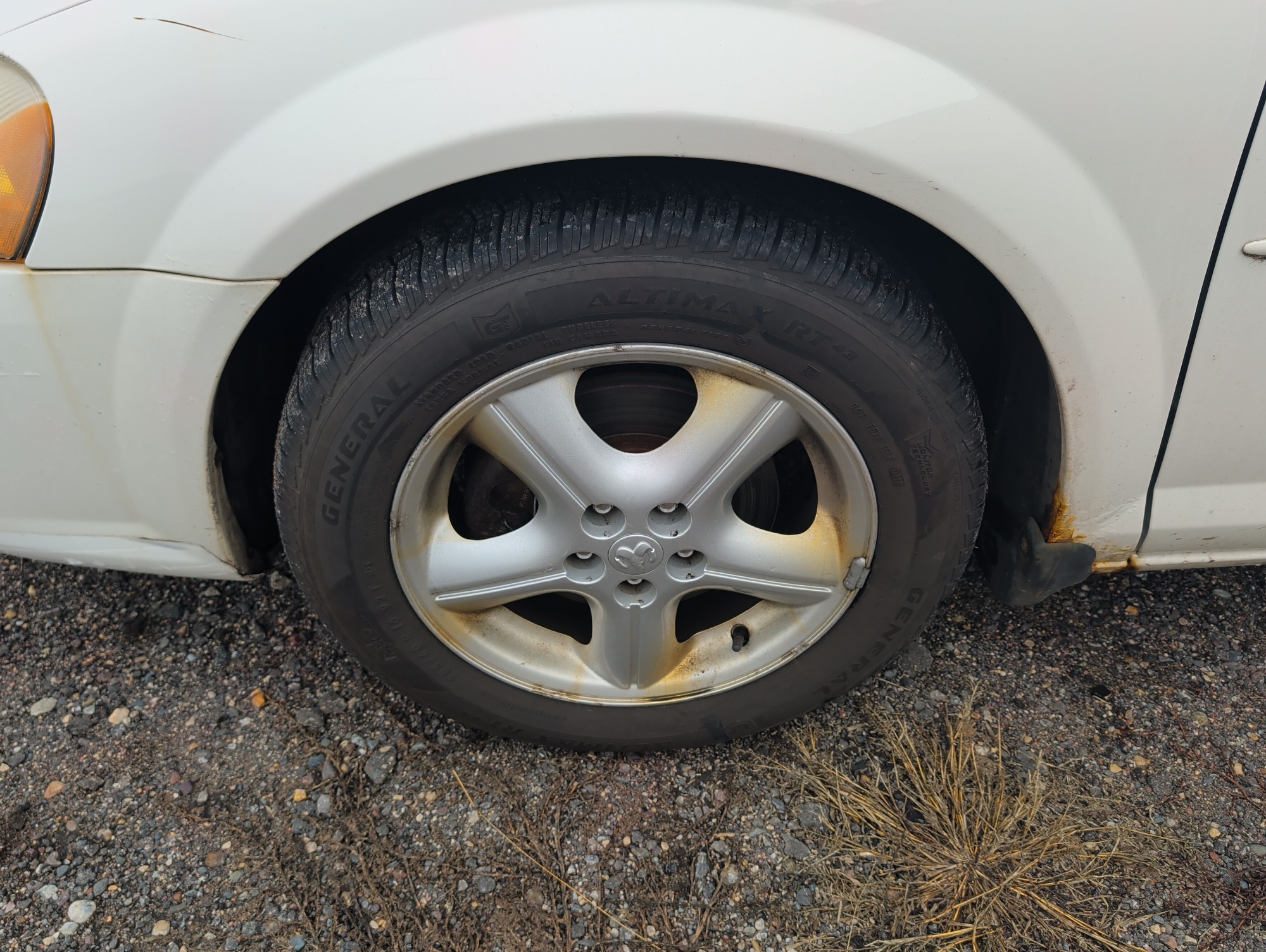 2005 dodge stratus with 83806 miles for sale near Elk River, Minnesota 106577_12_drv_front_wheel.jpg
