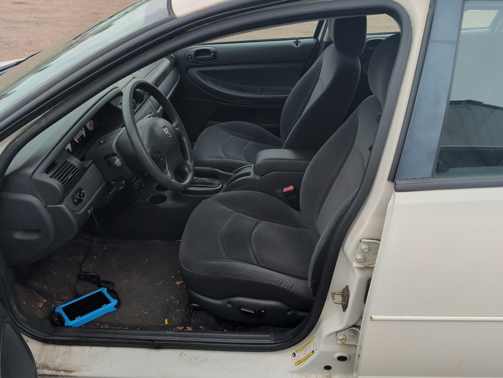 2005 dodge stratus with 83806 miles for sale near Elk River, Minnesota 106577_22_driver_seat.jpg