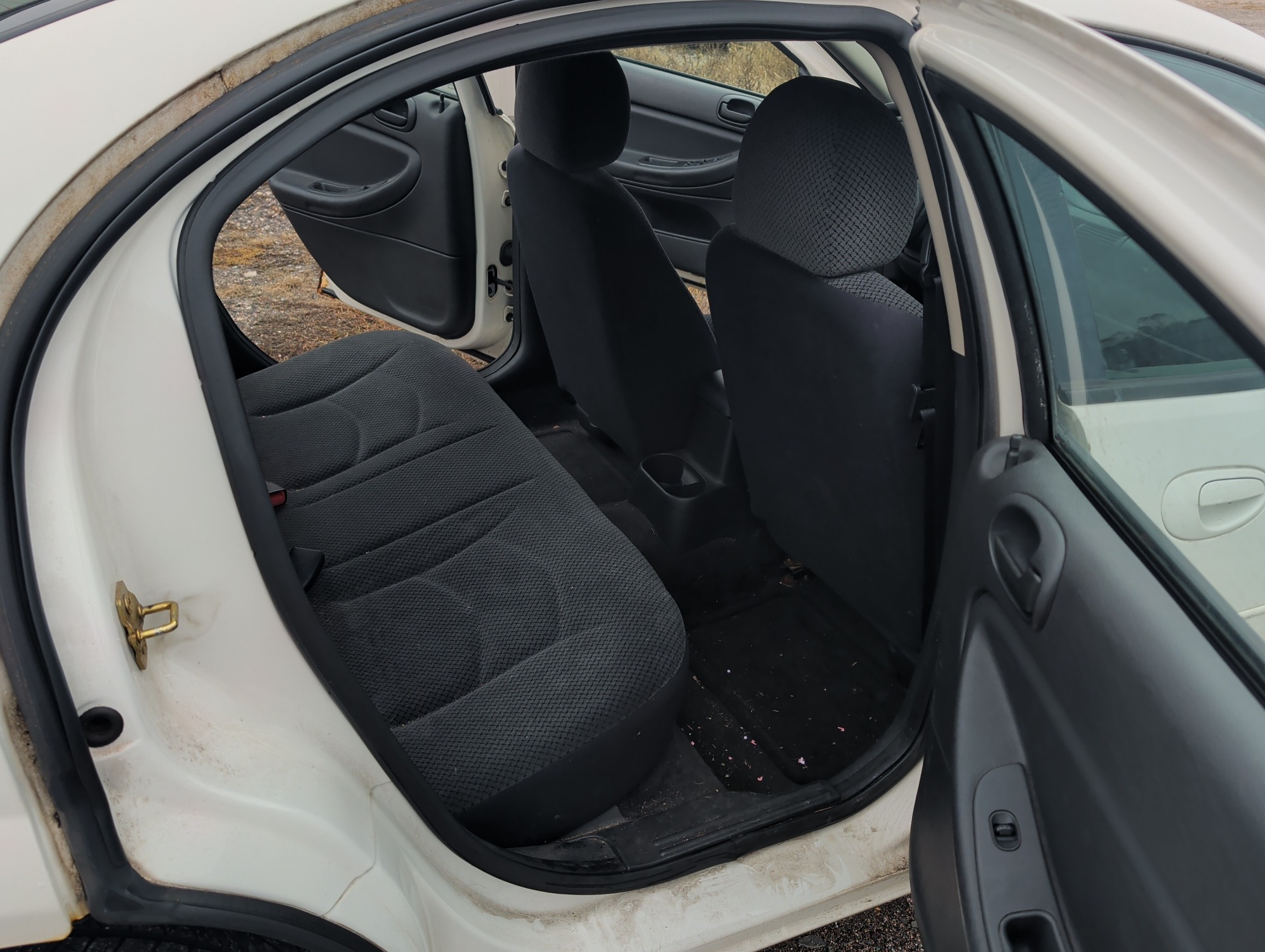2005 dodge stratus with 83806 miles for sale near Elk River, Minnesota 106577_28_pass_rear_seat.jpg