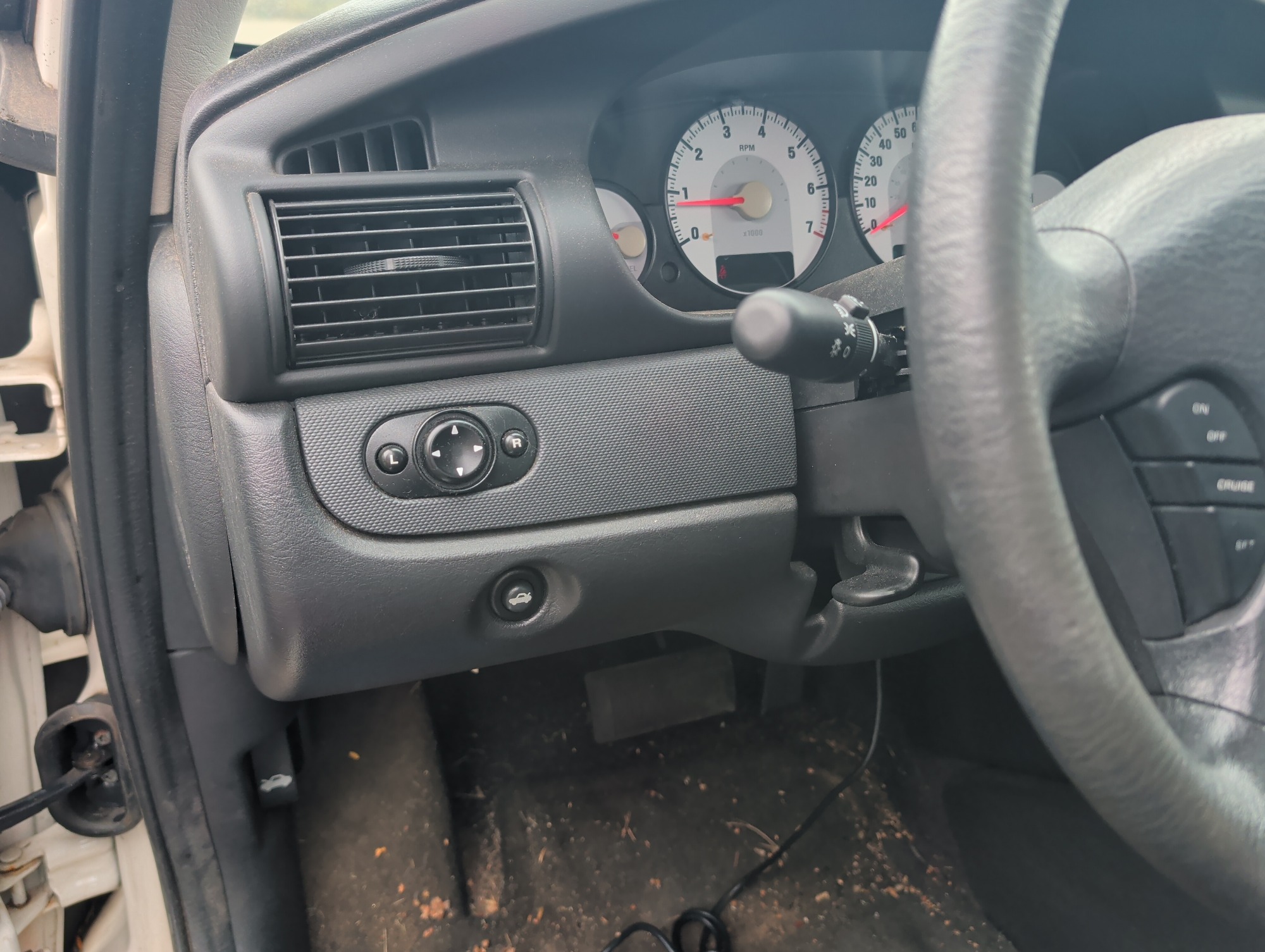 2005 dodge stratus with 83806 miles for sale near Elk River, Minnesota 106577_37_left_of_steering_wheel.jpg