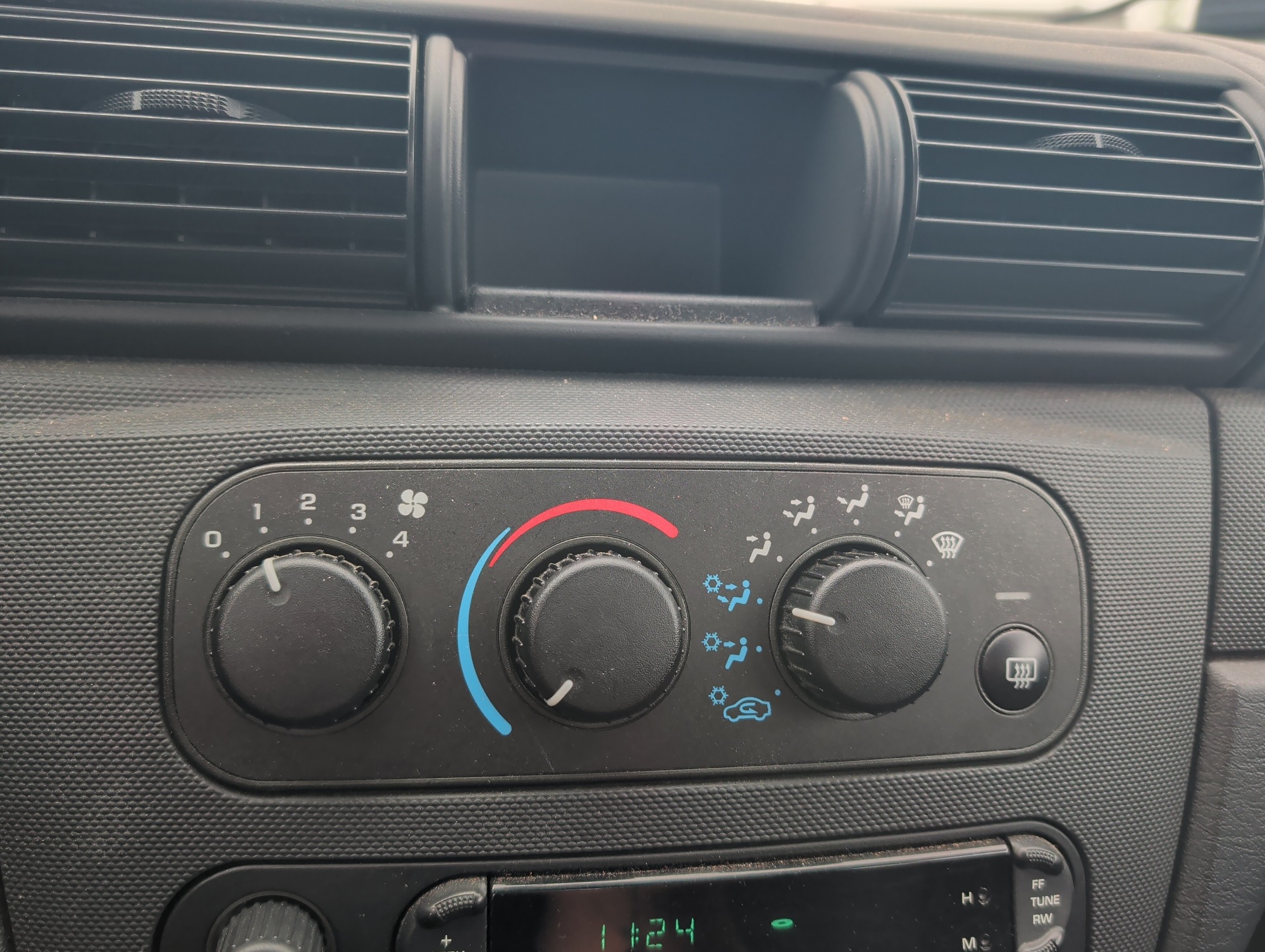2005 dodge stratus with 83806 miles for sale near Elk River, Minnesota 106577_40_climate_control.jpg