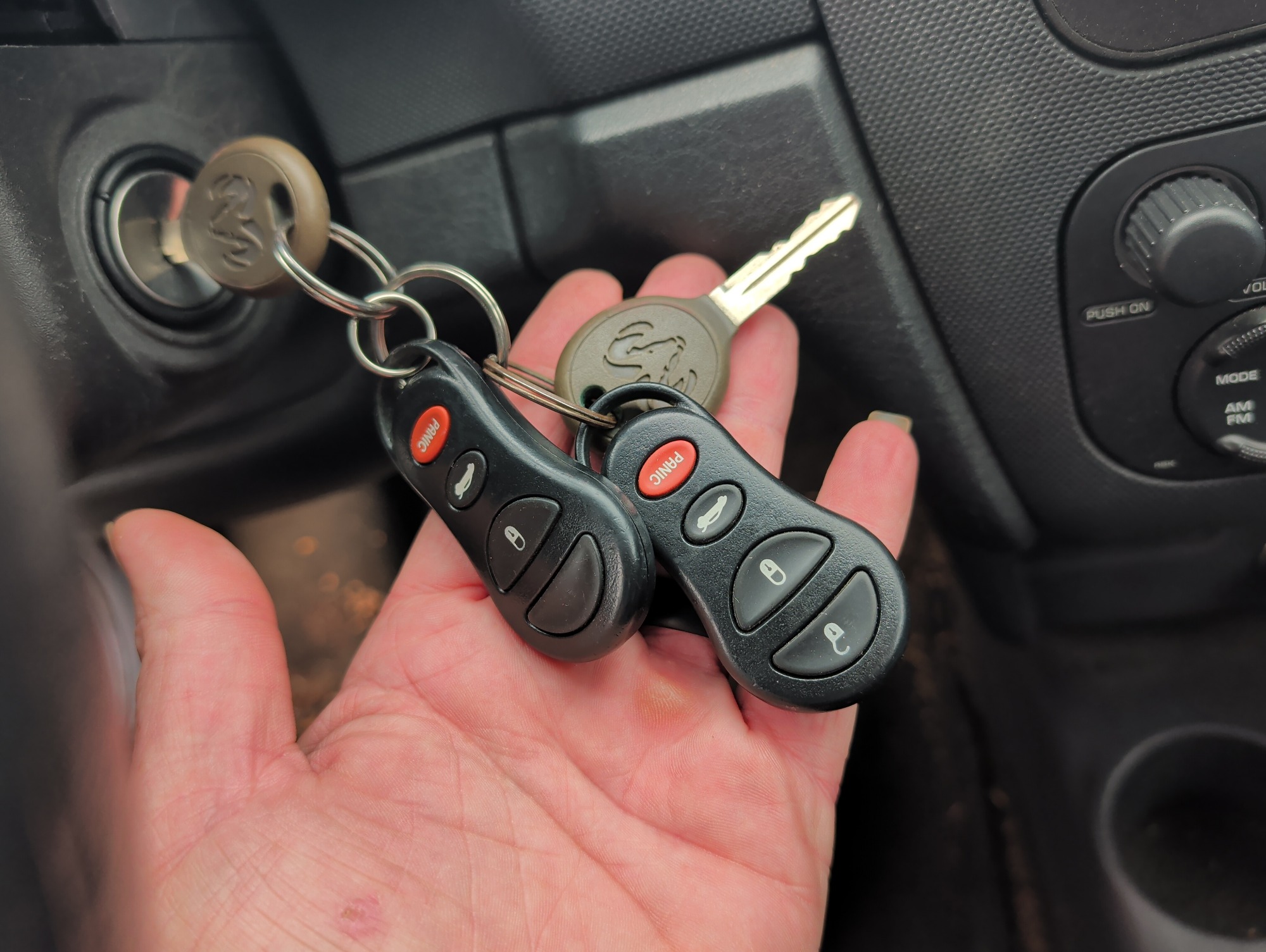 2005 dodge stratus with 83806 miles for sale near Elk River, Minnesota 106577_51_keys.jpg