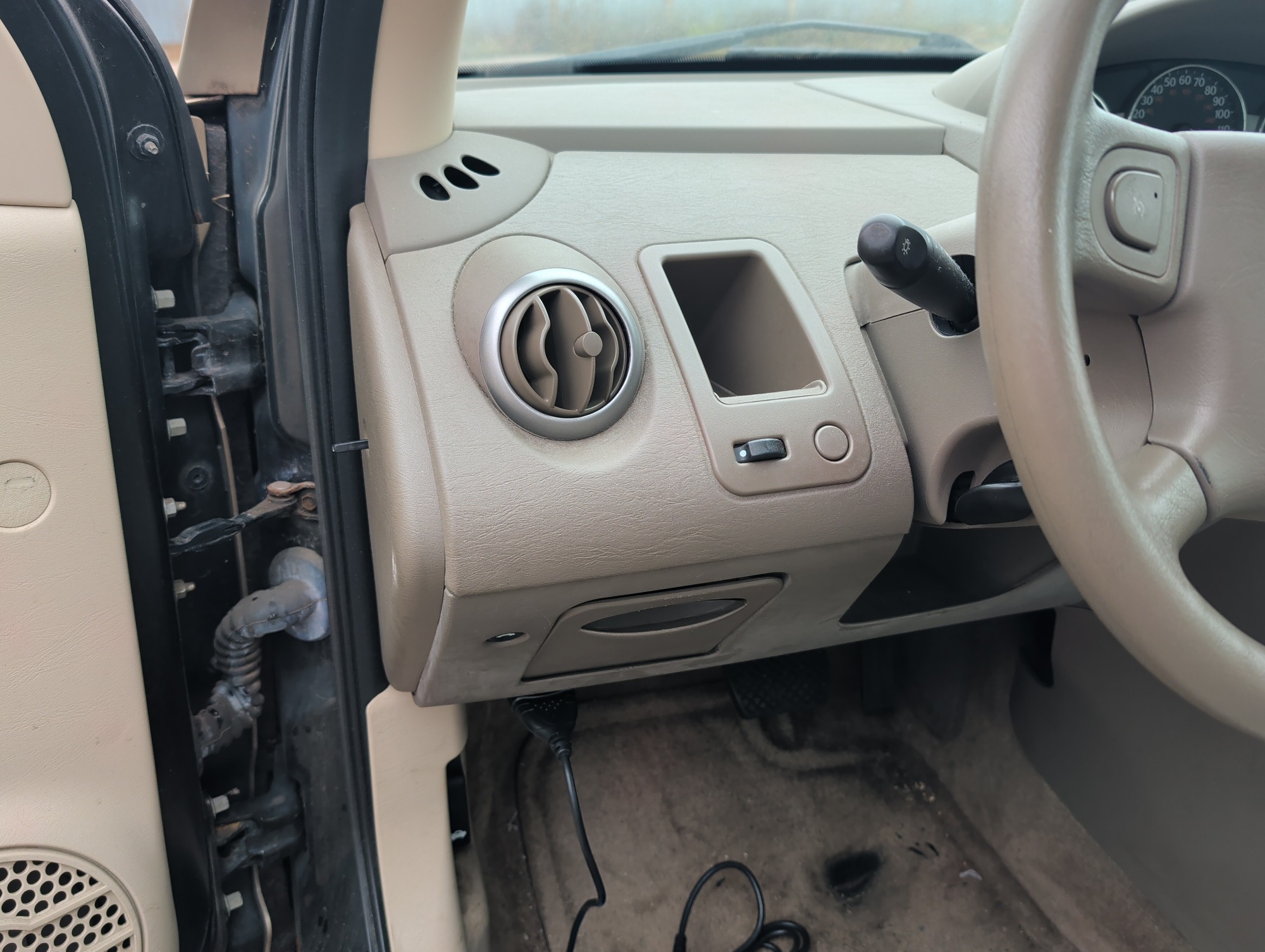 2006 saturn ion with 93338 miles for sale near Elk River, Minnesota 106579_37_left_of_steering_wheel.jpg