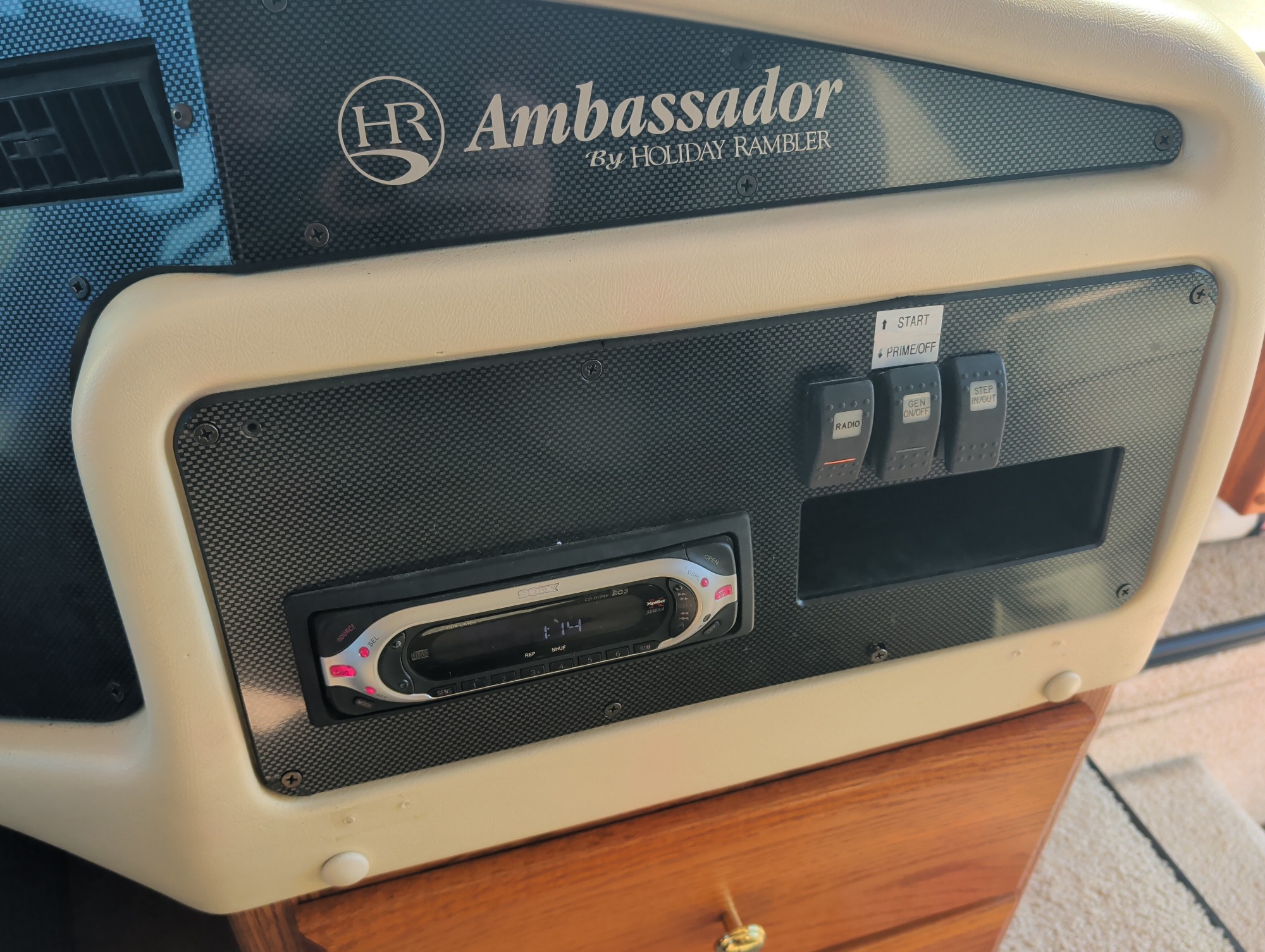 2000 roadmaster rail-dyanaster - with 51208 miles for sale near Elk River, Minnesota 106580_39_radio_closeup.jpg