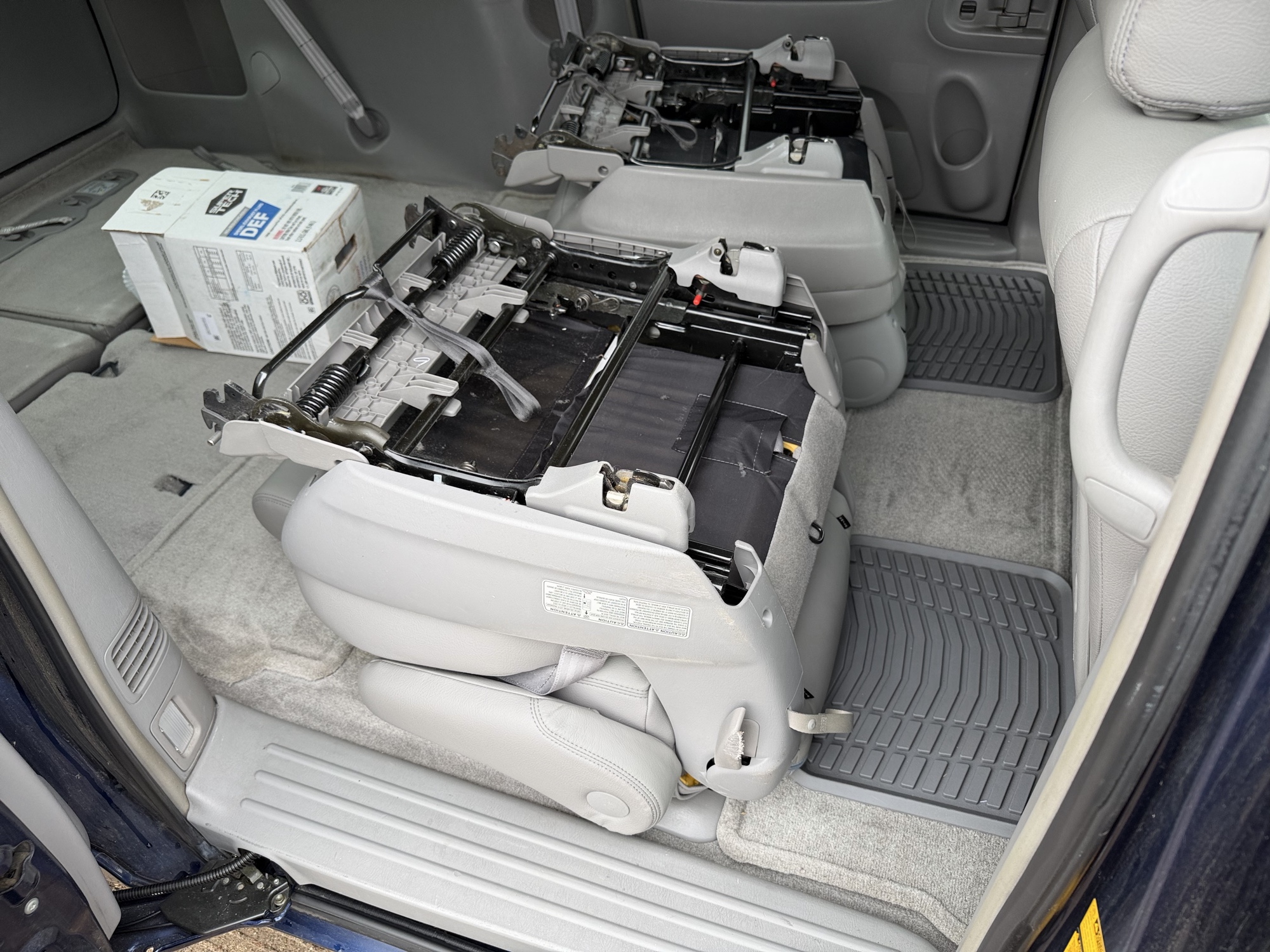 2006 toyota sienna le-7-passenger with 96729 miles for sale near Elk River, Minnesota 106581_28_pass_rear_seat.jpg
