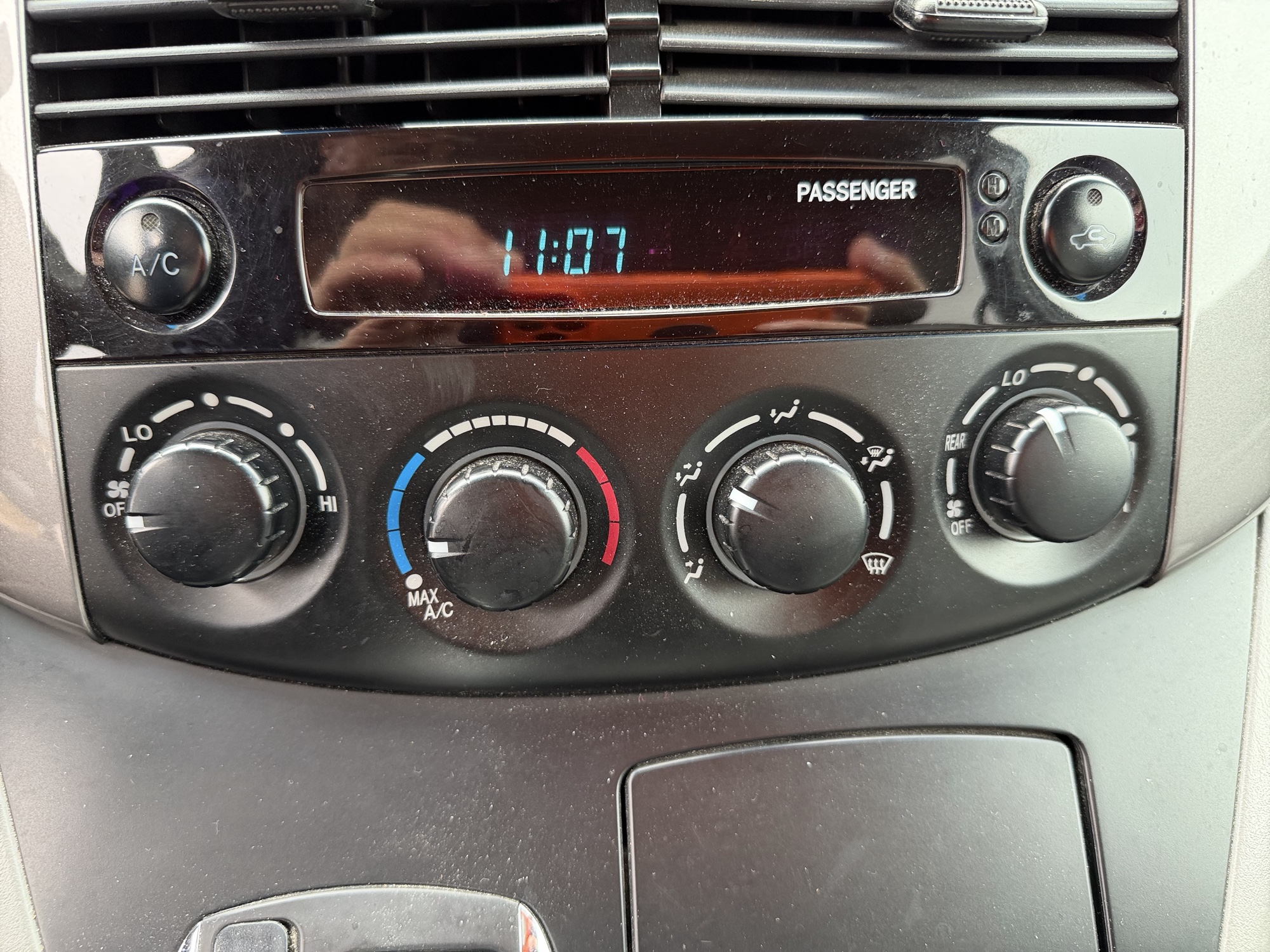2006 toyota sienna le-7-passenger with 96729 miles for sale near Elk River, Minnesota 106581_40_climate_control.jpg