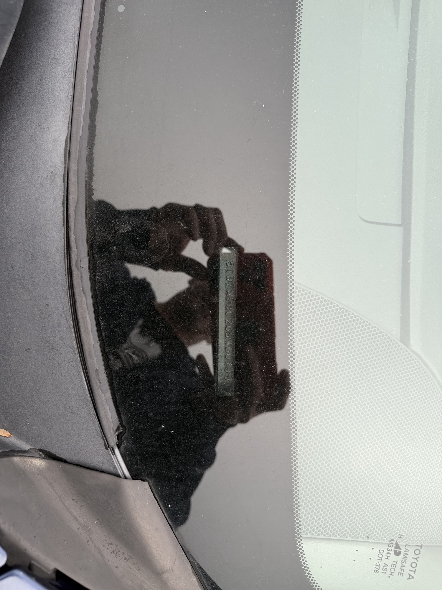 2006 toyota sienna le-7-passenger with 96729 miles for sale near Elk River, Minnesota 106581_48_windshield_vin_plate.jpg