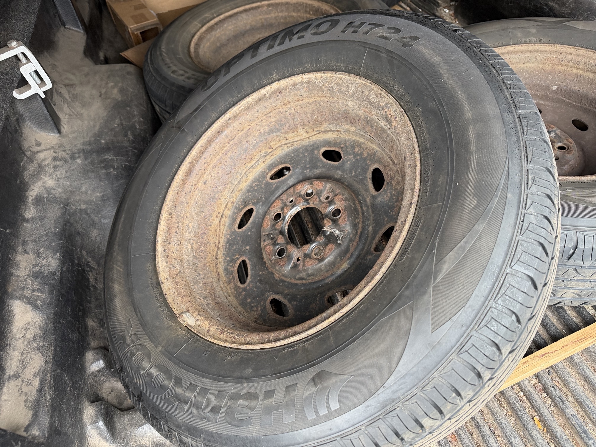 2004 ford ranger xlt-long-bed-2wd with 248447 miles for sale near Elk River, Minnesota 106582_27_spare_tire.jpg