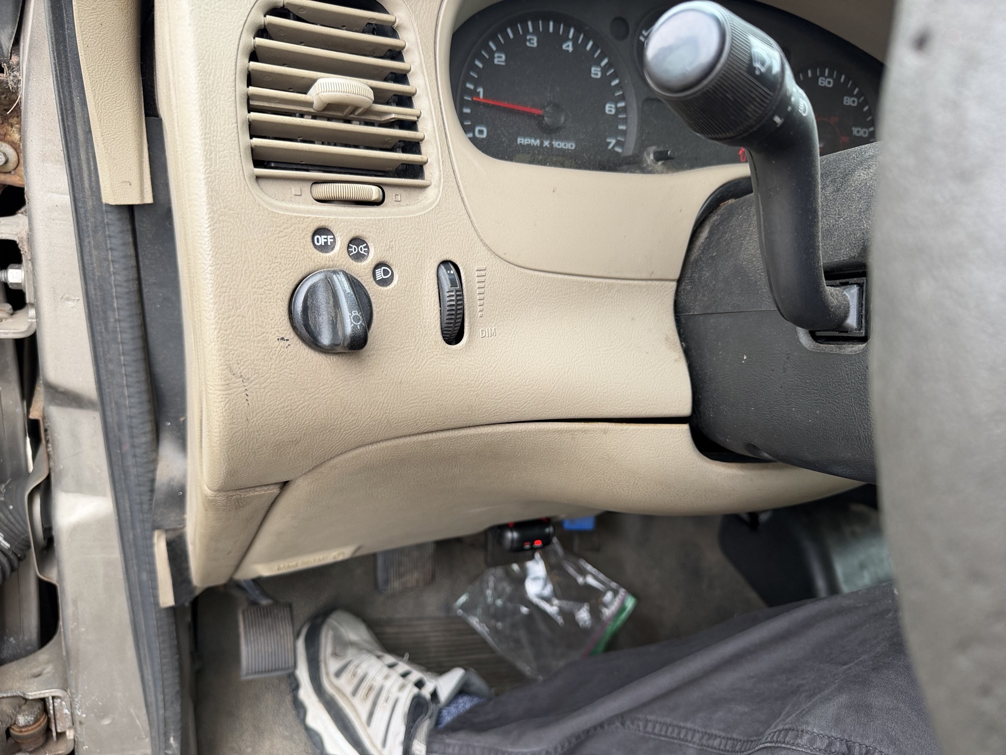2004 ford ranger xlt-long-bed-2wd with 248447 miles for sale near Elk River, Minnesota 106582_37_left_of_steering_wheel.jpg