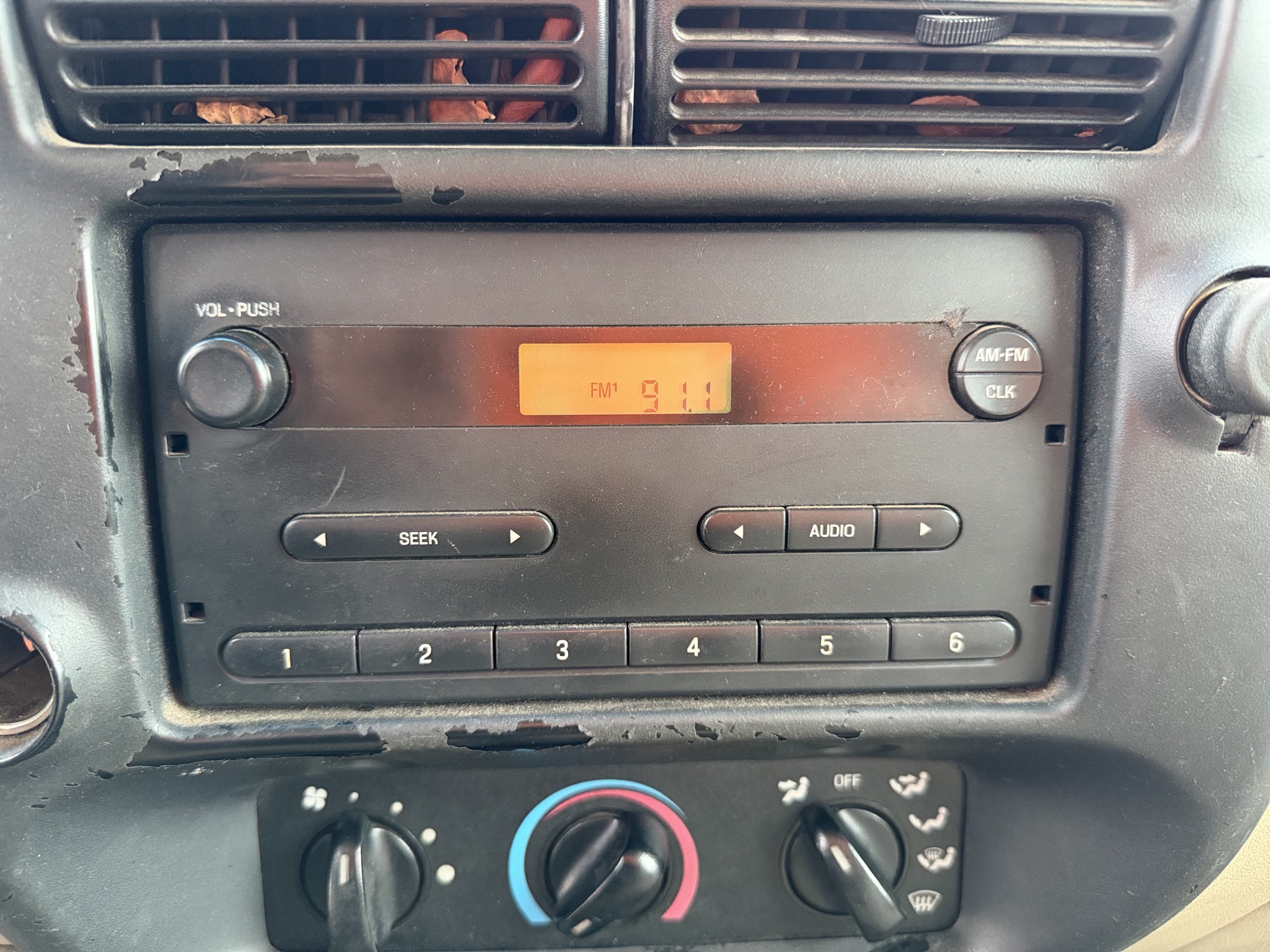 2004 ford ranger xlt-long-bed-2wd with 248447 miles for sale near Elk River, Minnesota 106582_39_radio_closeup.jpg