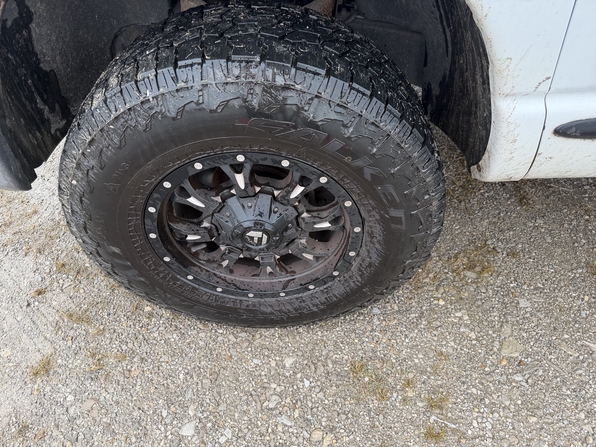 2008 dodge ram-1500 st-2wd with 146554 miles for sale near St. Louis, Missouri 106583_12_drv_front_wheel.jpg