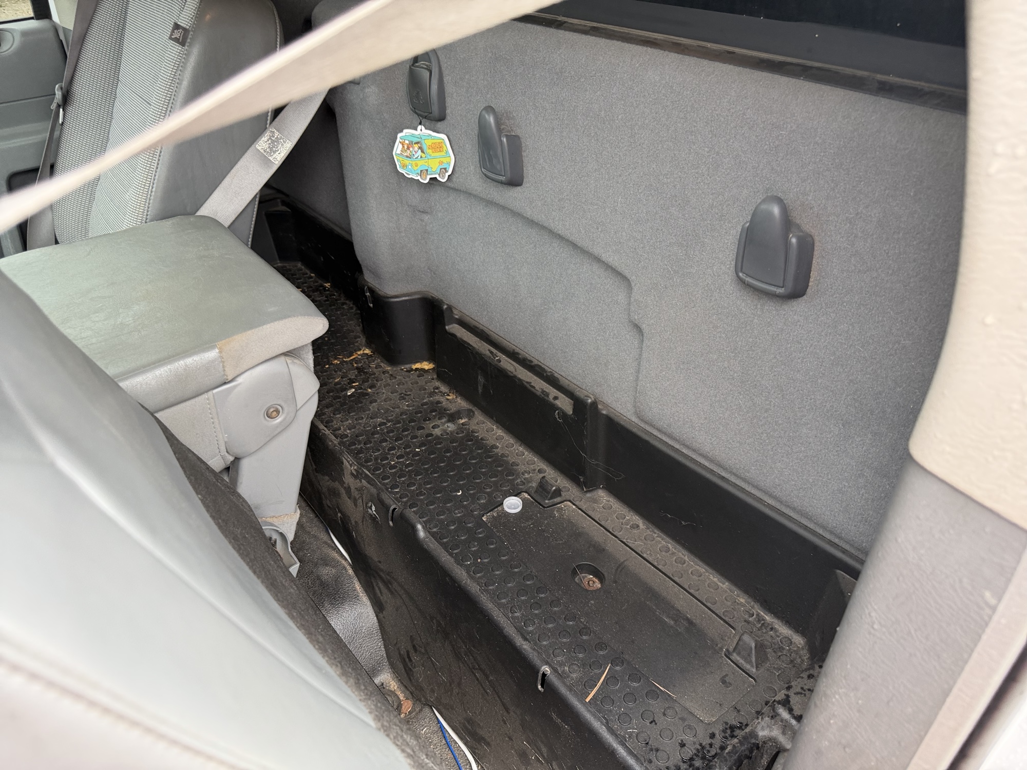 2008 dodge ram-1500 st-2wd with 146554 miles for sale near St. Louis, Missouri 106583_24_drv_rear_seat.jpg