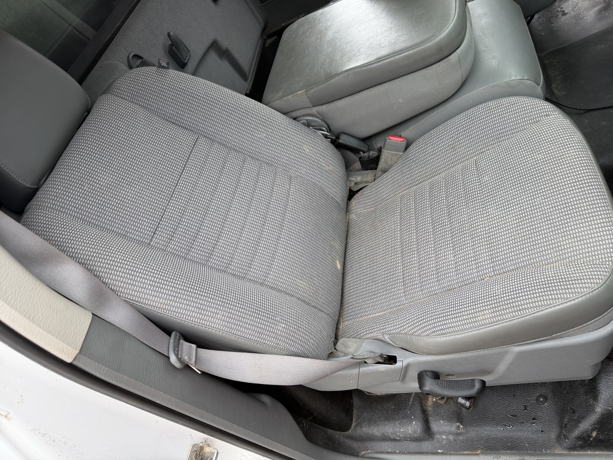 2008 dodge ram-1500 st-2wd with 146554 miles for sale near St. Louis, Missouri 106583_31_passenger_seat.jpg