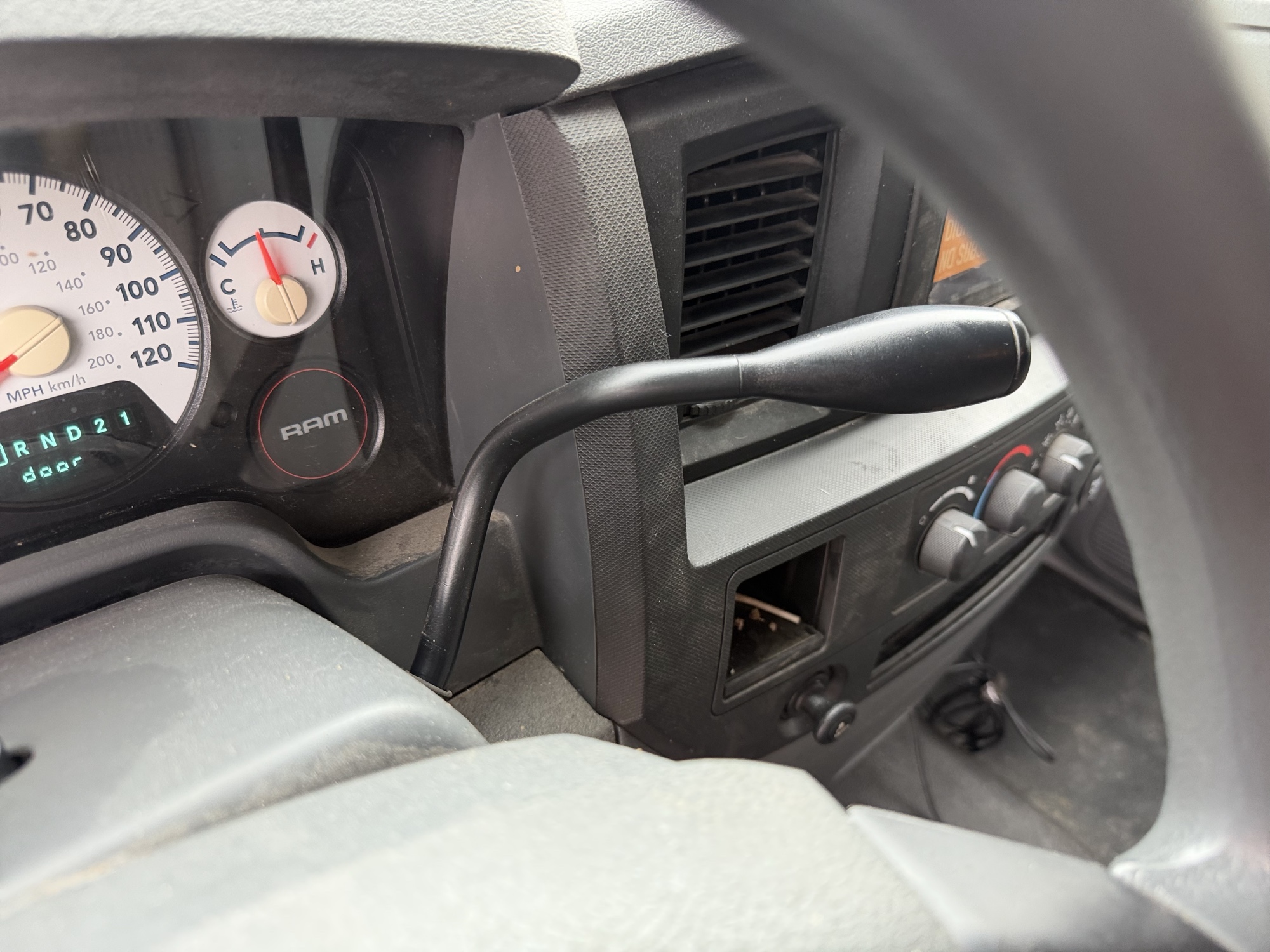 2008 dodge ram-1500 st-2wd with 146554 miles for sale near St. Louis, Missouri 106583_41_shifter.jpg