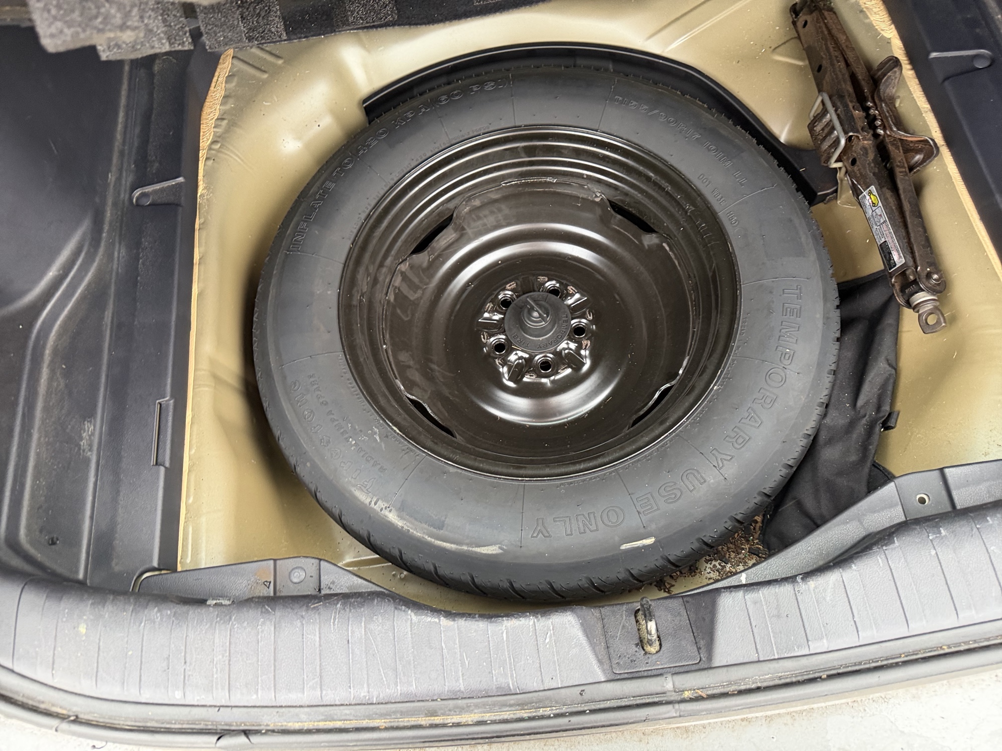 2011 honda cr-v lx-2wd-5-speed-at with 323616 miles for sale near St. Louis, Missouri 106584_27_spare_tire.jpg