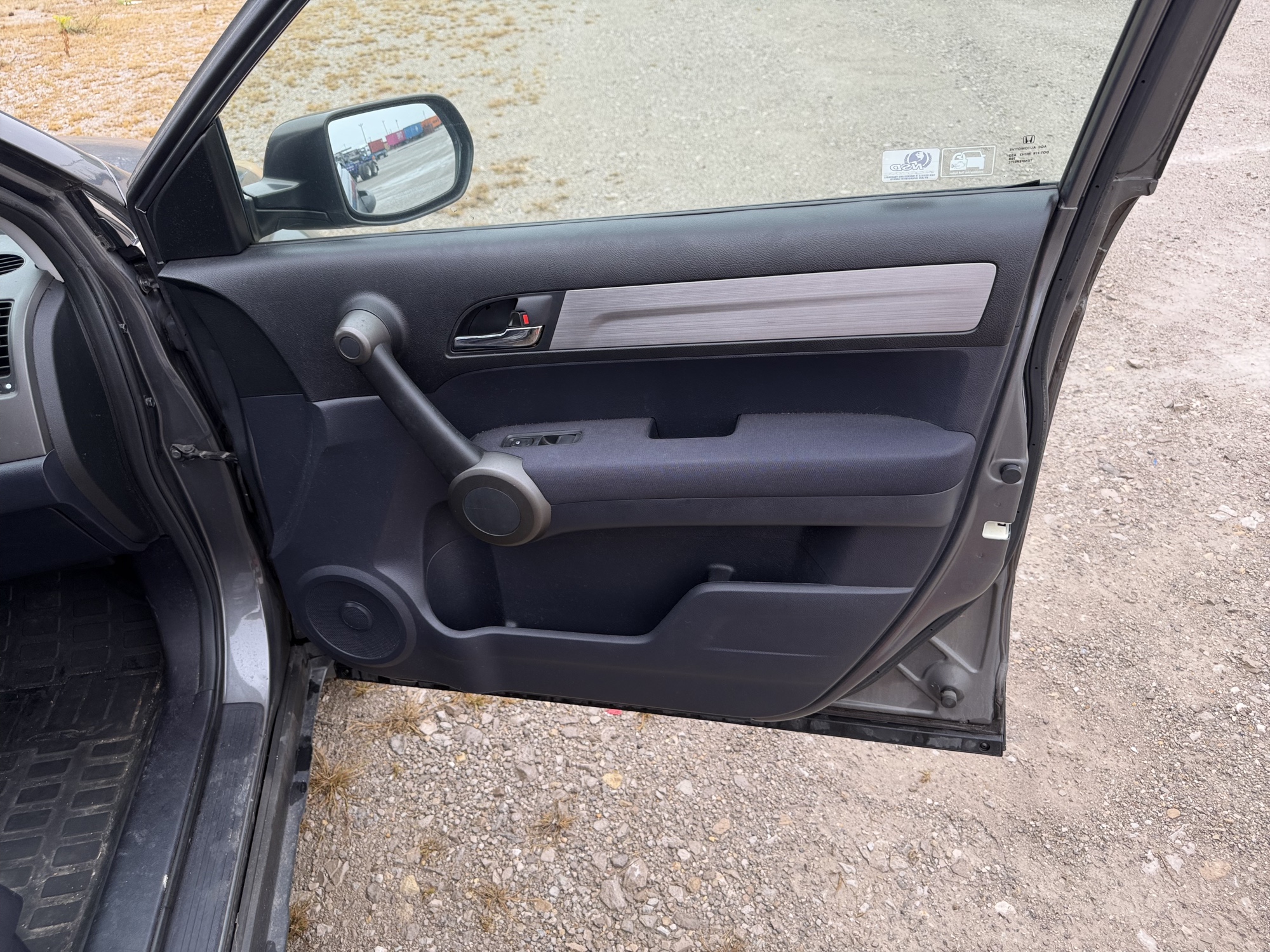 2011 honda cr-v lx-2wd-5-speed-at with 323616 miles for sale near St. Louis, Missouri 106584_32_passenger_door_panel.jpg