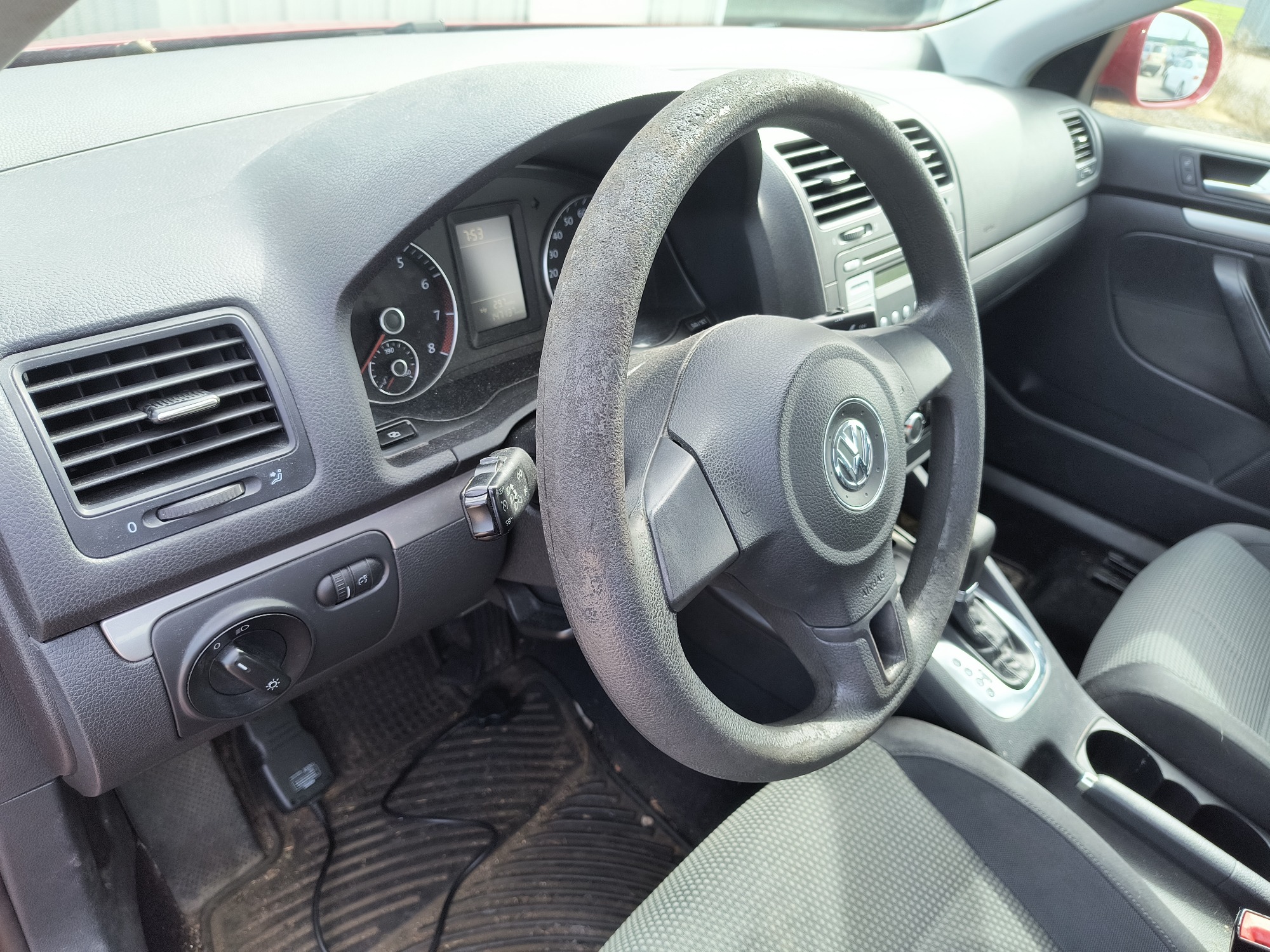 2010 volkswagen jetta s-pzev with 147137 miles for sale near Elk River, Minnesota 106585_37_left_of_steering_wheel.jpg